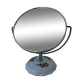 Mirror on foot