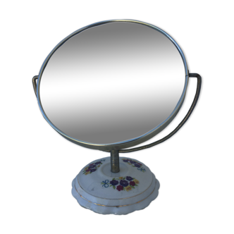 Mirror on foot