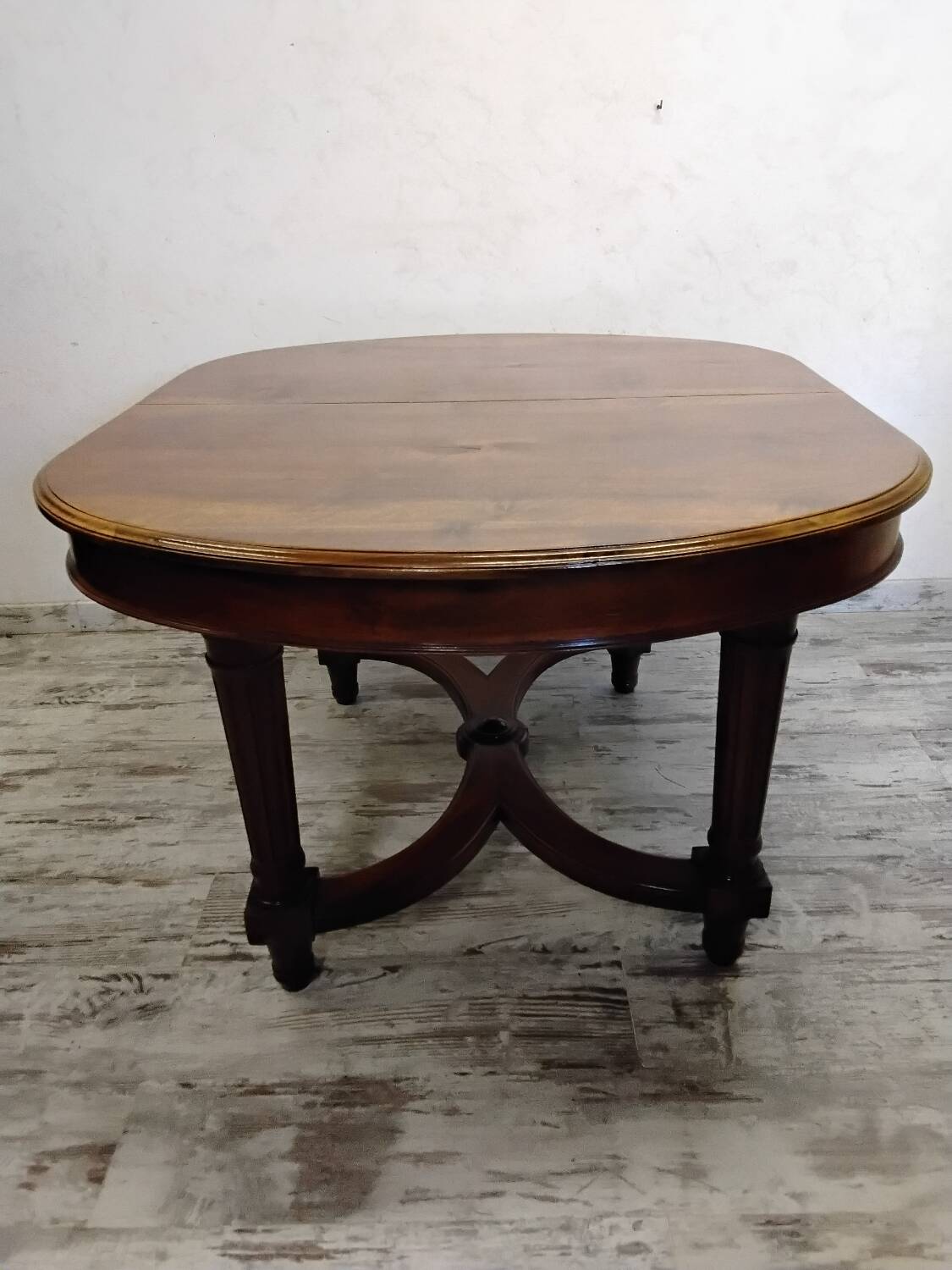 Table ovale en bois avec rallonges