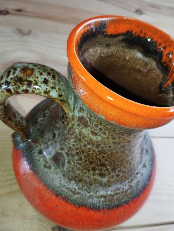 Cruche vintage – Émail flammé rouge et brun – Numérotée – Années 50–60