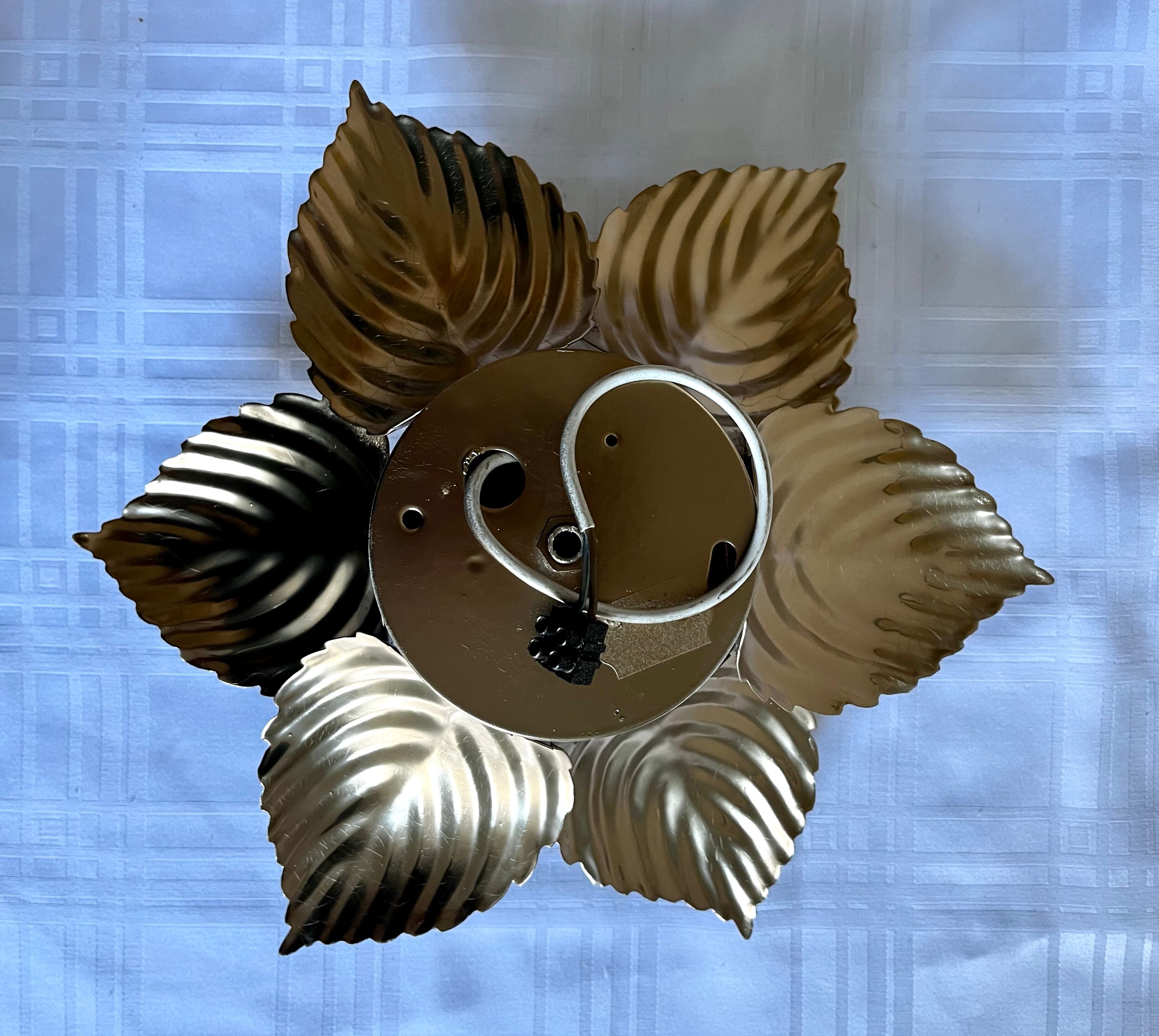 Paire d’appliques fleurs dorées