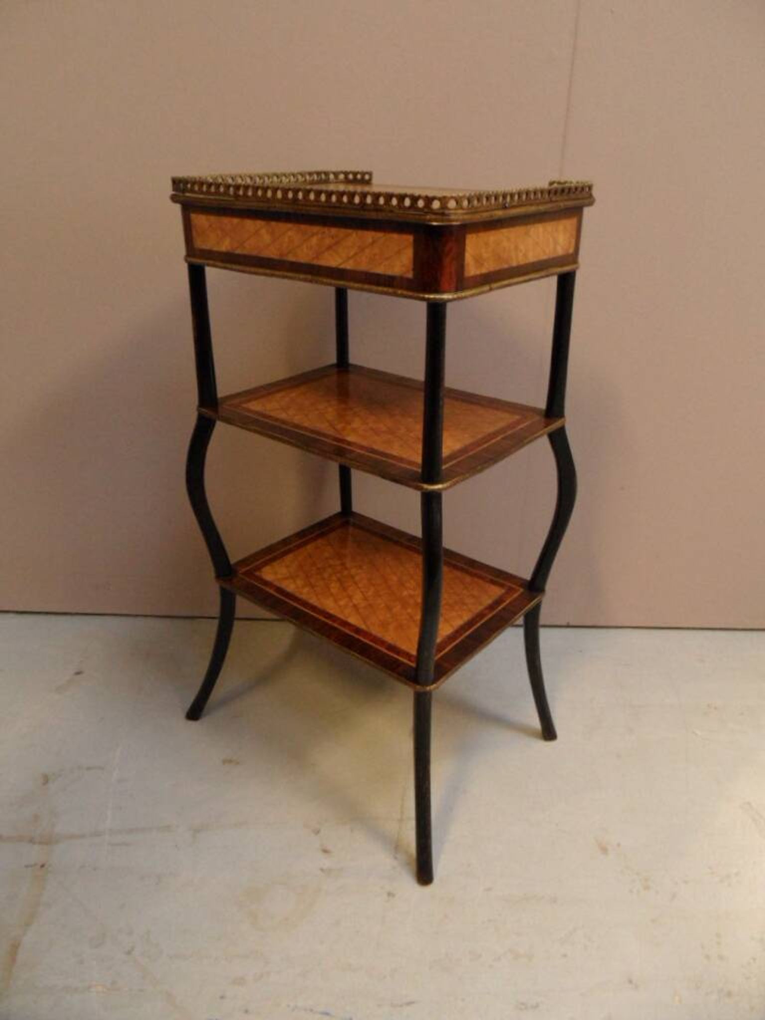 Table d'appoint antique Napoléon 3 avec marqueterie