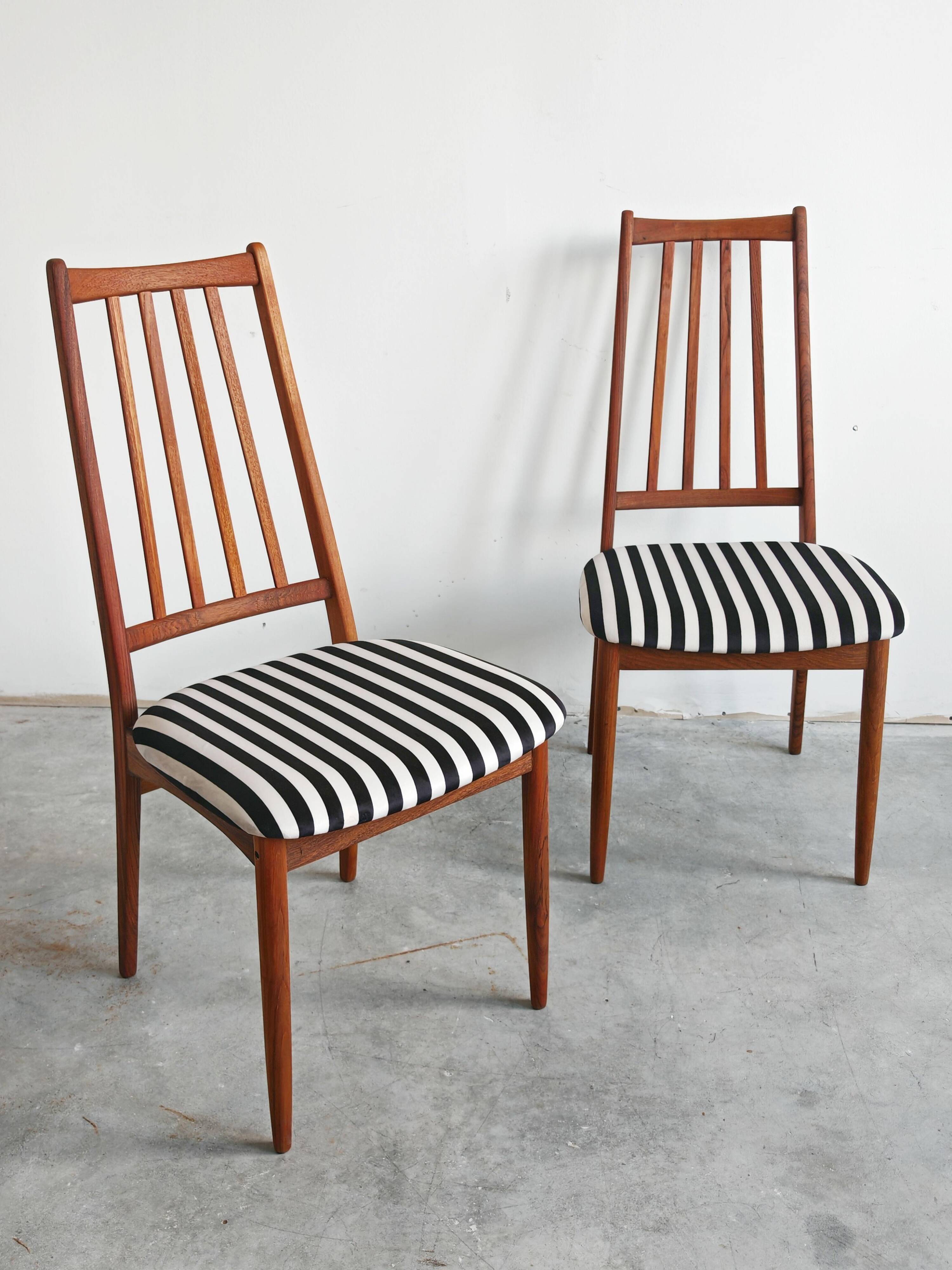 Ensemble de 4 chaises Mid-Century Modern en teck massif 1960