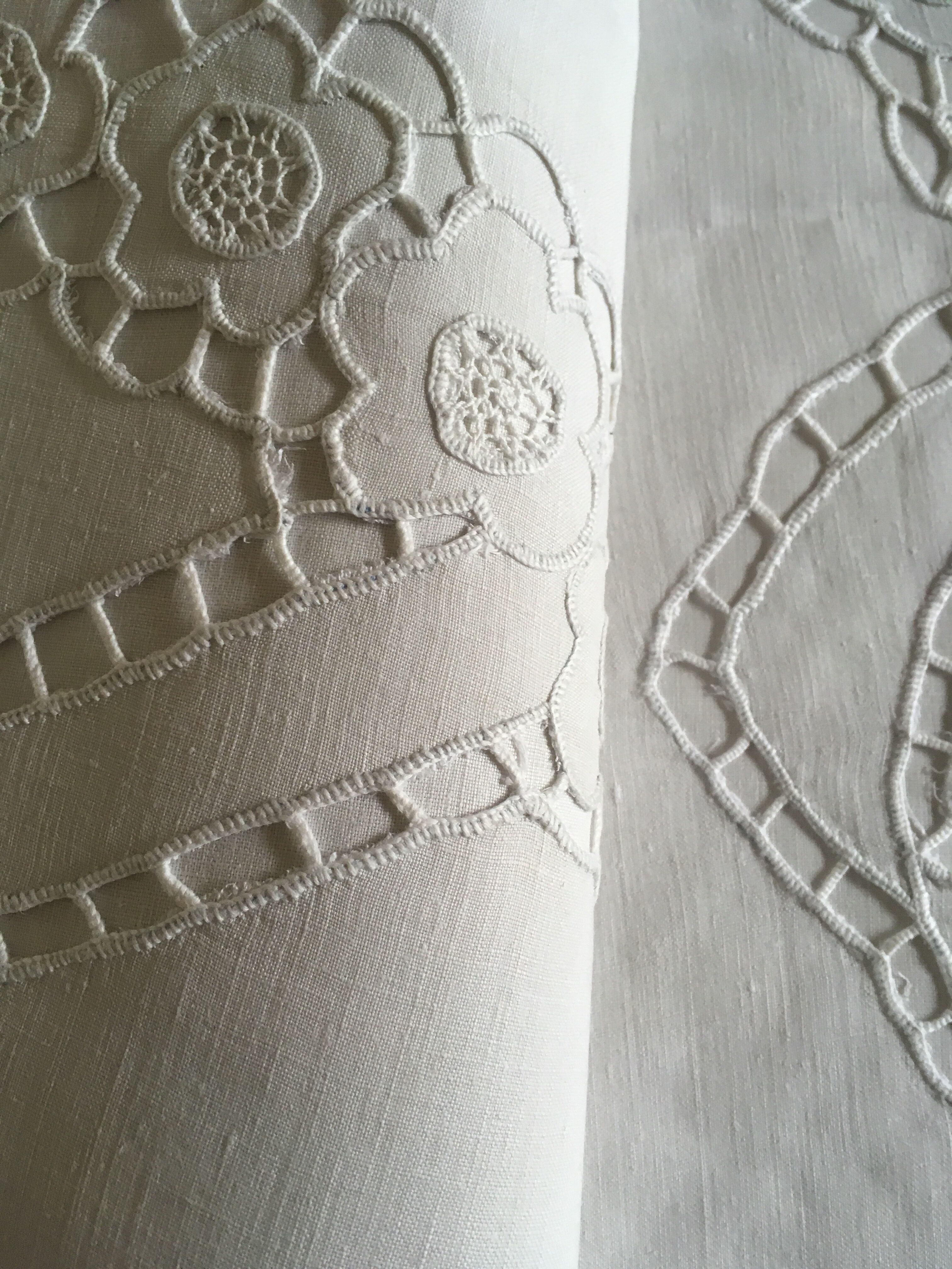 Sheet and pillowcases embroidered linen Richelieu old Castle