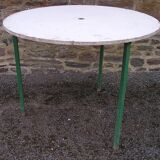 Round garden table metal tripod base and removable tray in chipboard