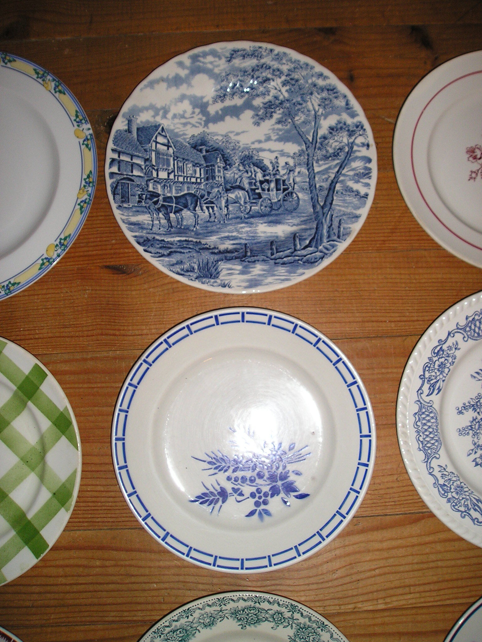 Set of 12 different flat plates