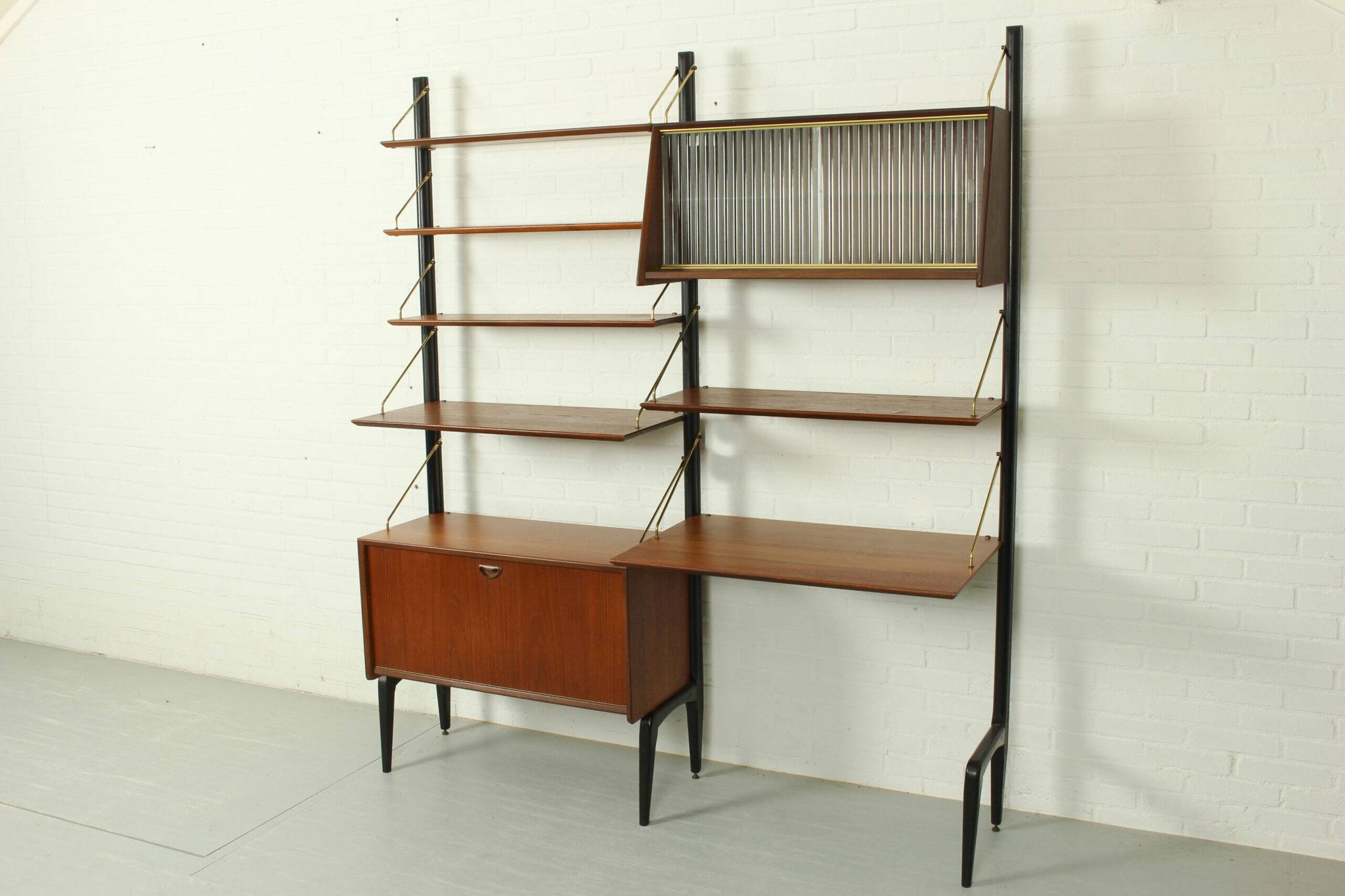 Système mural modulaire en teck par Louis van Teeffelen pour WéBé, 1950
