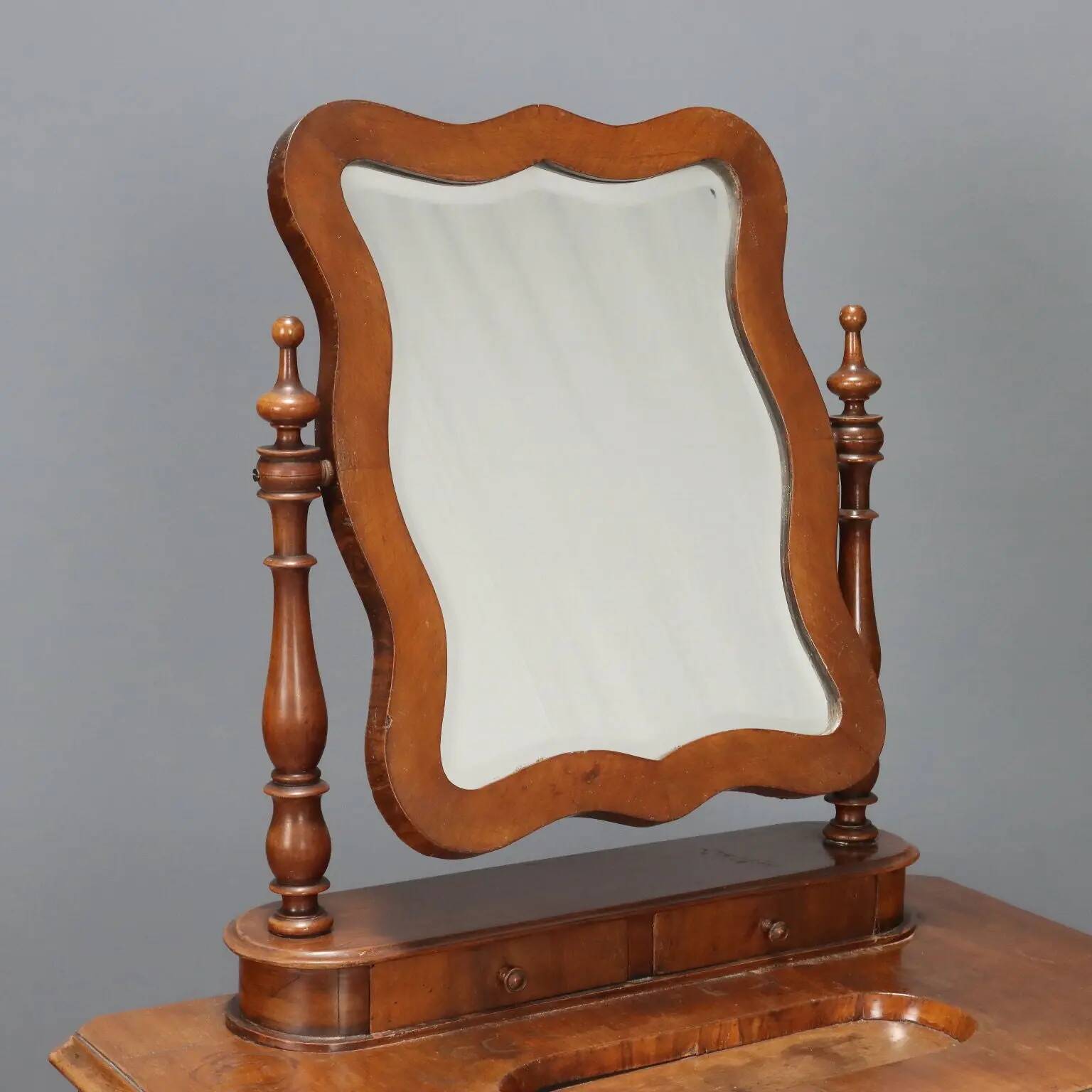 Antique walnut dressing table with mirror and drawer, Italy, 19th century.
