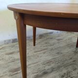 Table style scandinave