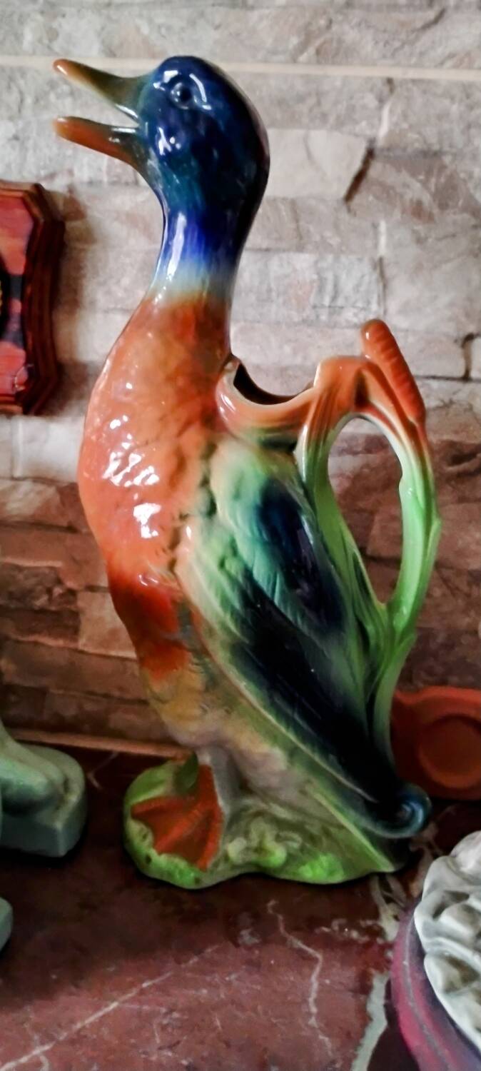 Duck pitcher