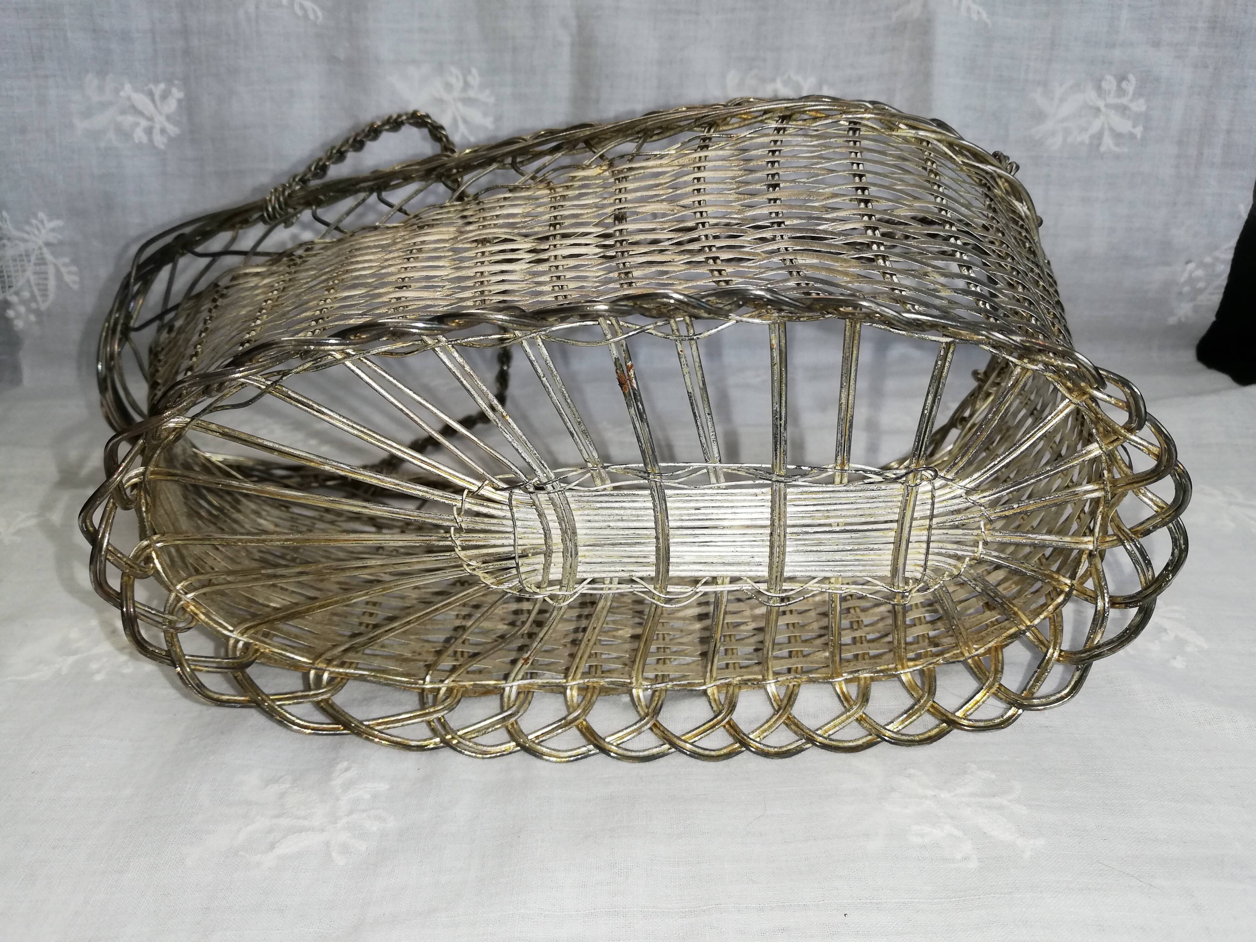 Silver metal pourer basket