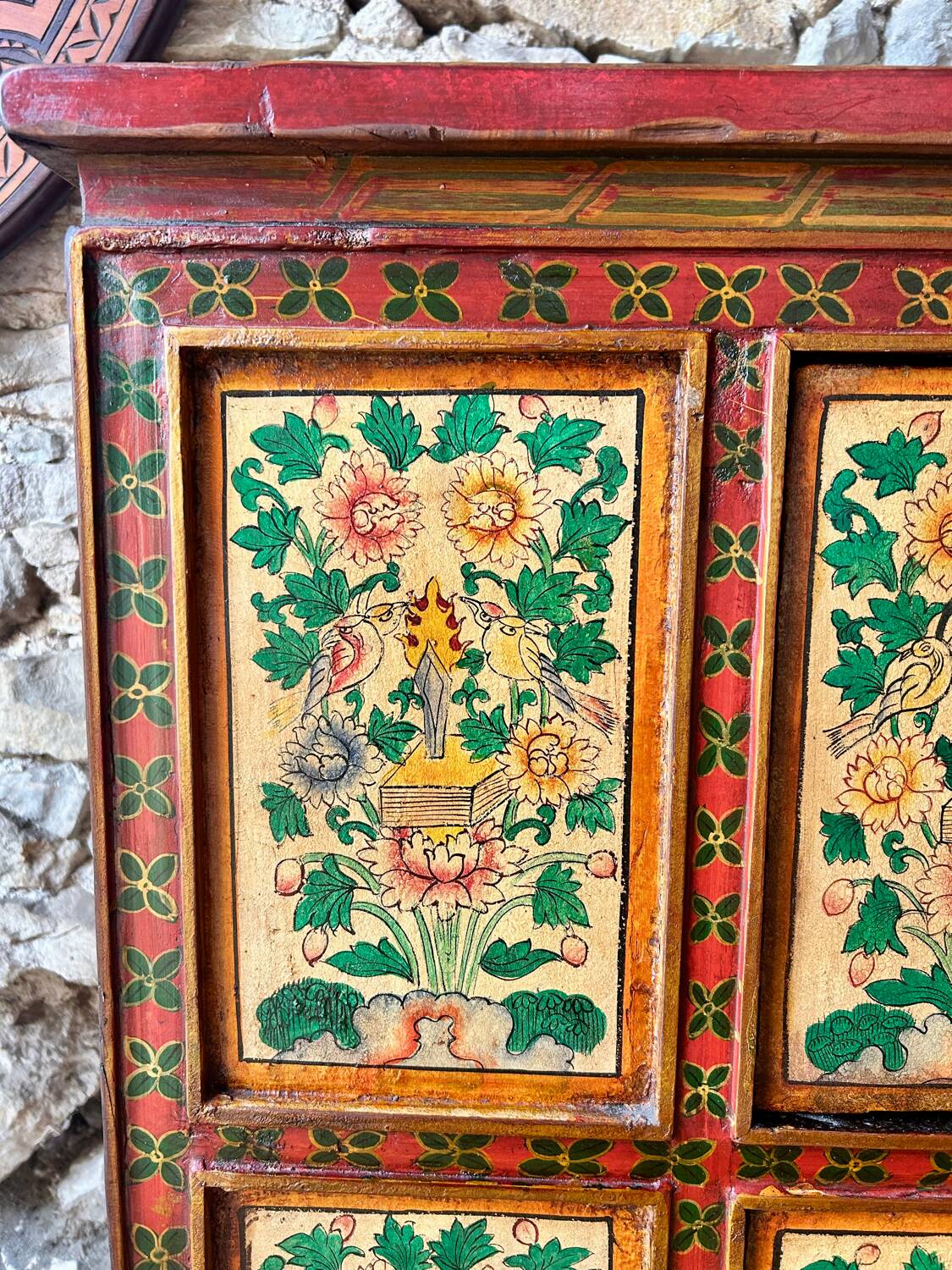 Buffet tibétain ancien peint à la main