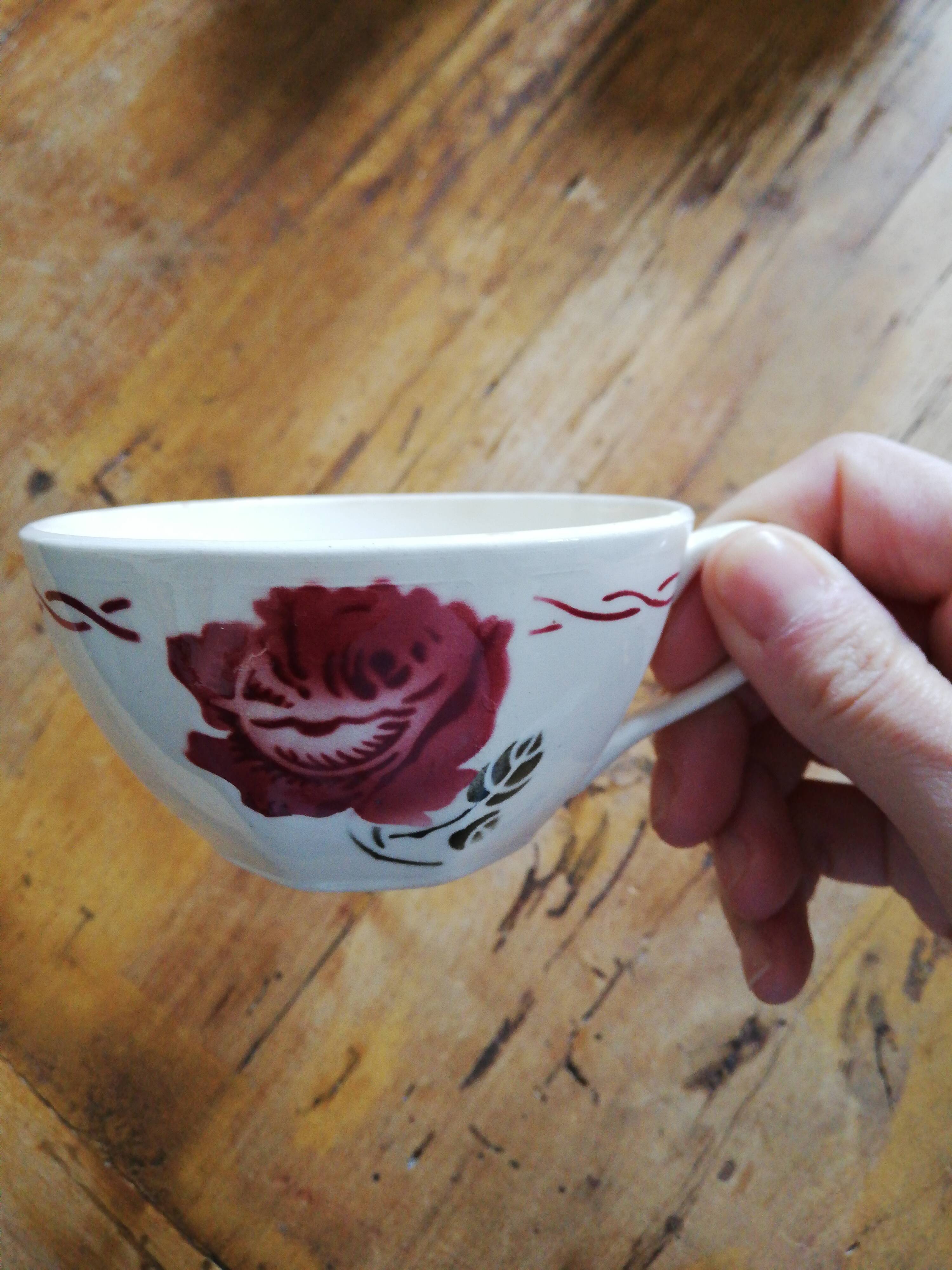 Lot of 4 vintage cups
