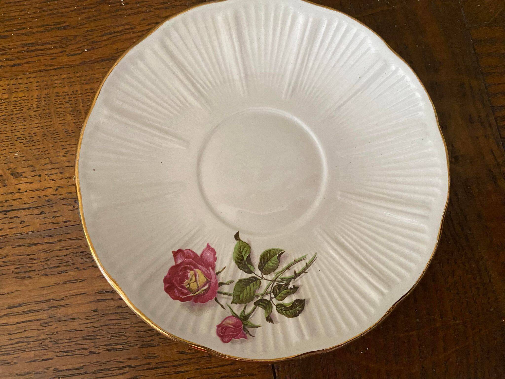 2 cups and saucers decorations pink and rosebud