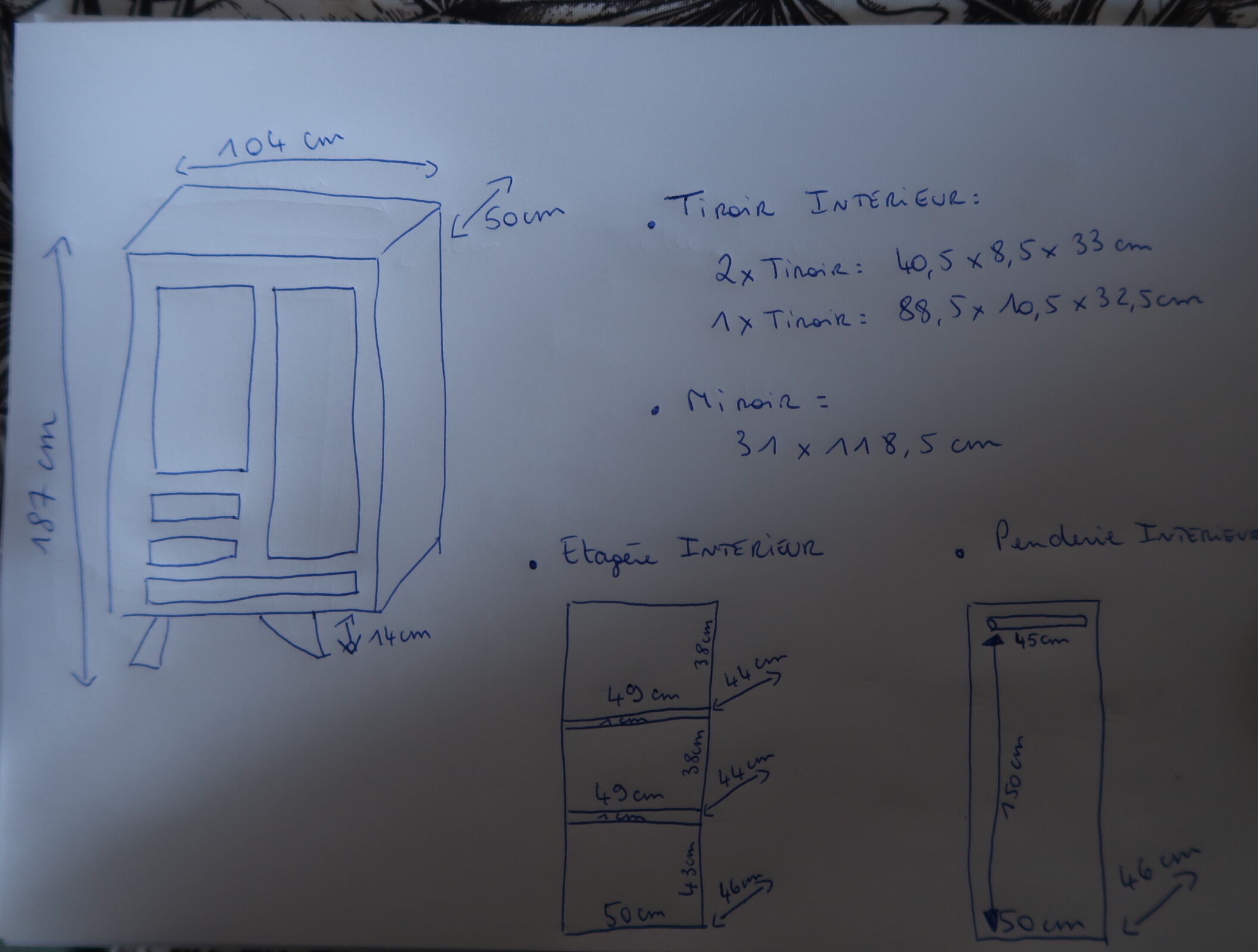 Armoire pieds compas
