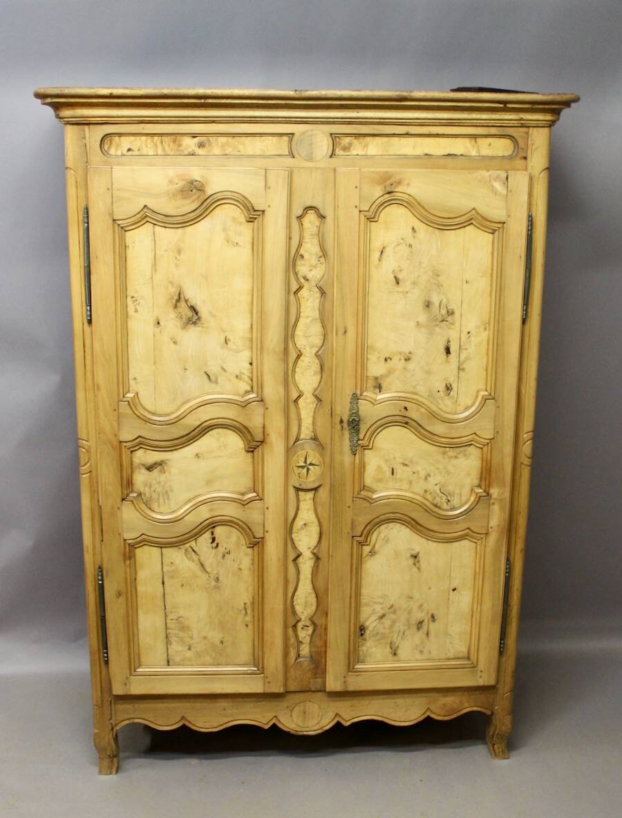 19th Century Bressane Cabinet in Burl Ash