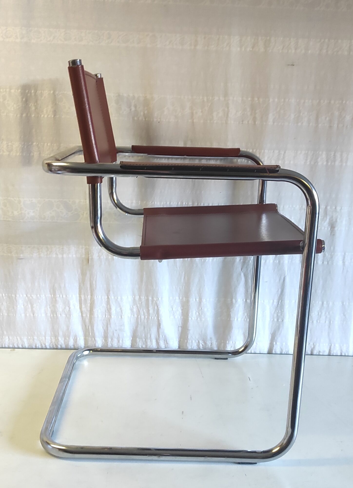Cantilever armchair in imitation leather – 80s/90s