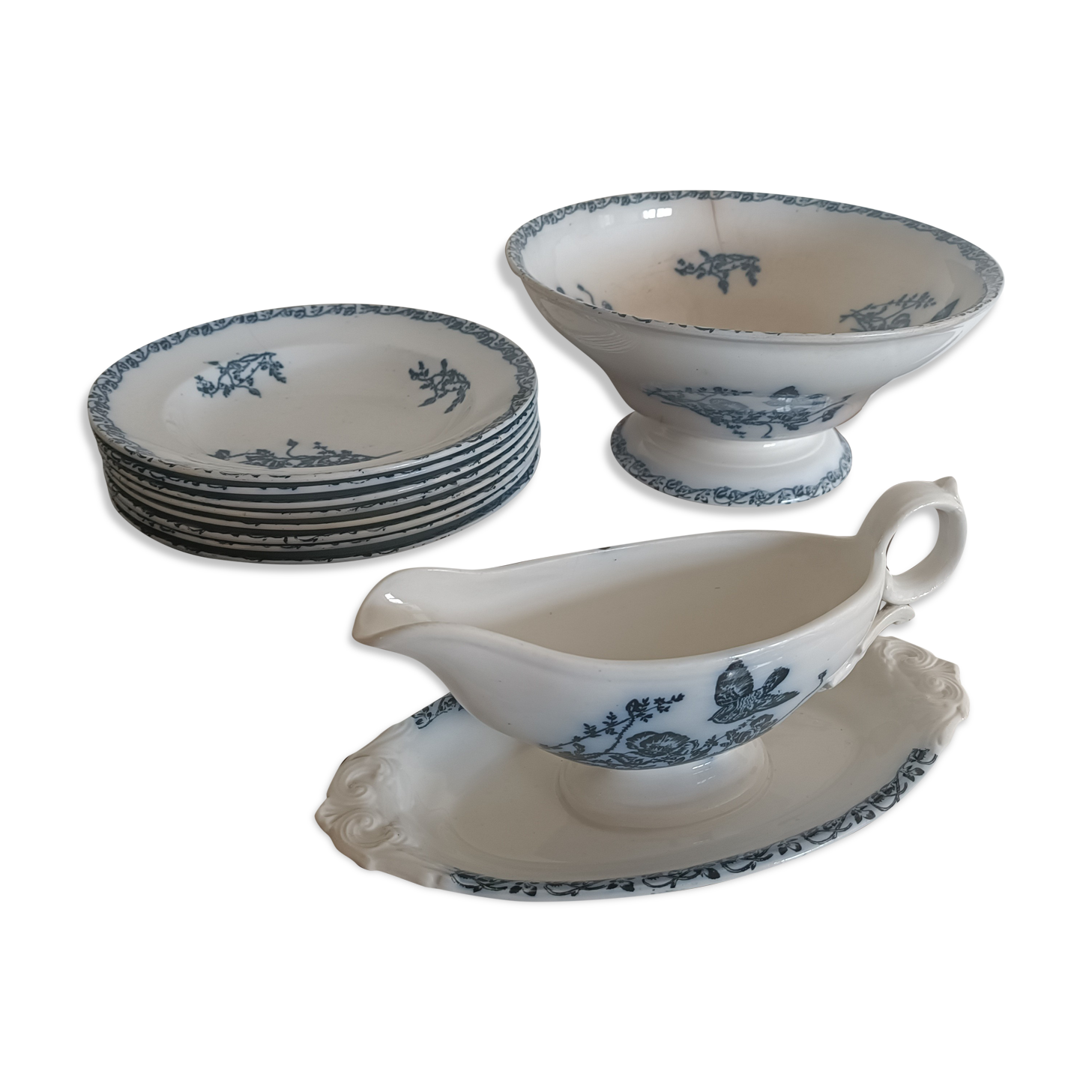 Onnaing iron earth service, plates, salad bowl and sausage maker