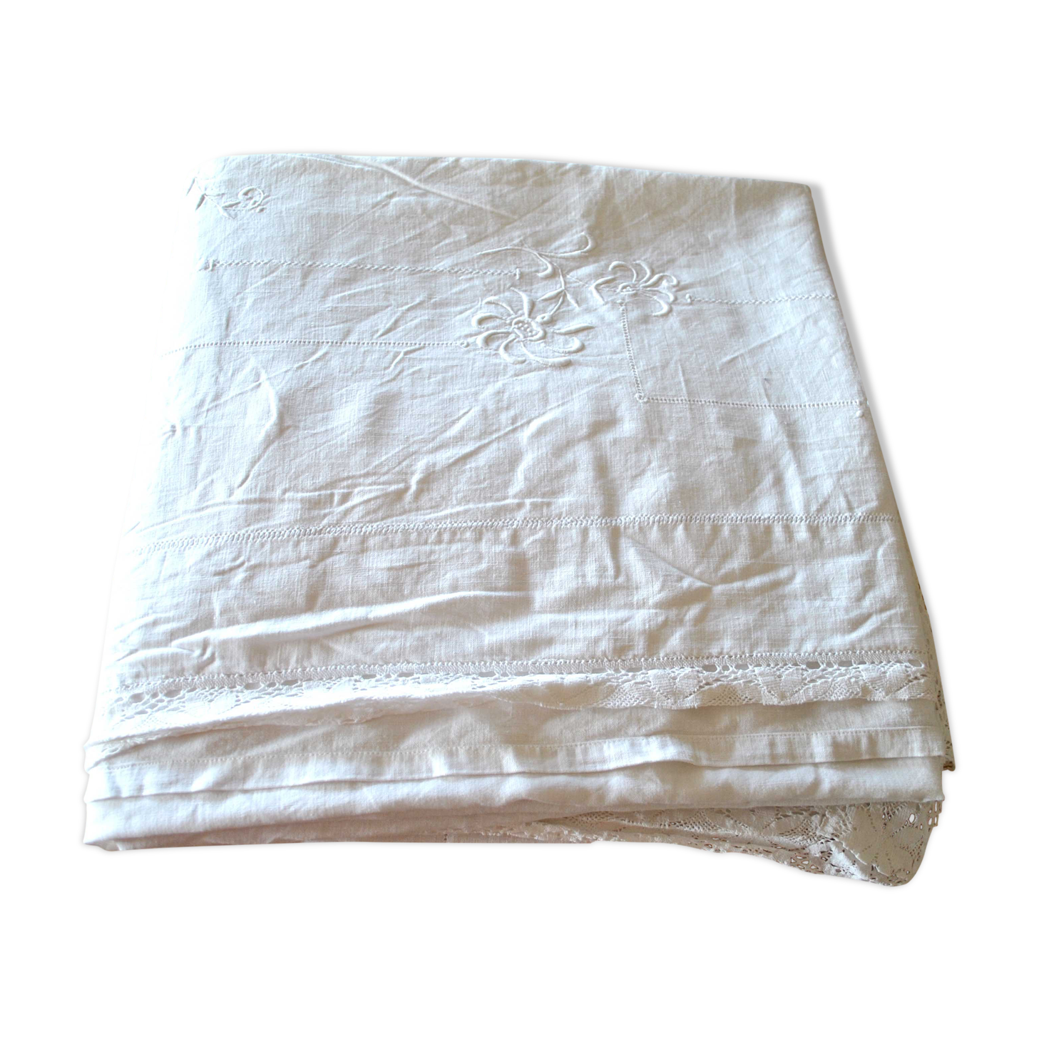 Antique sheets embroidered with flowers and decorated with crochet lace 230 * 320