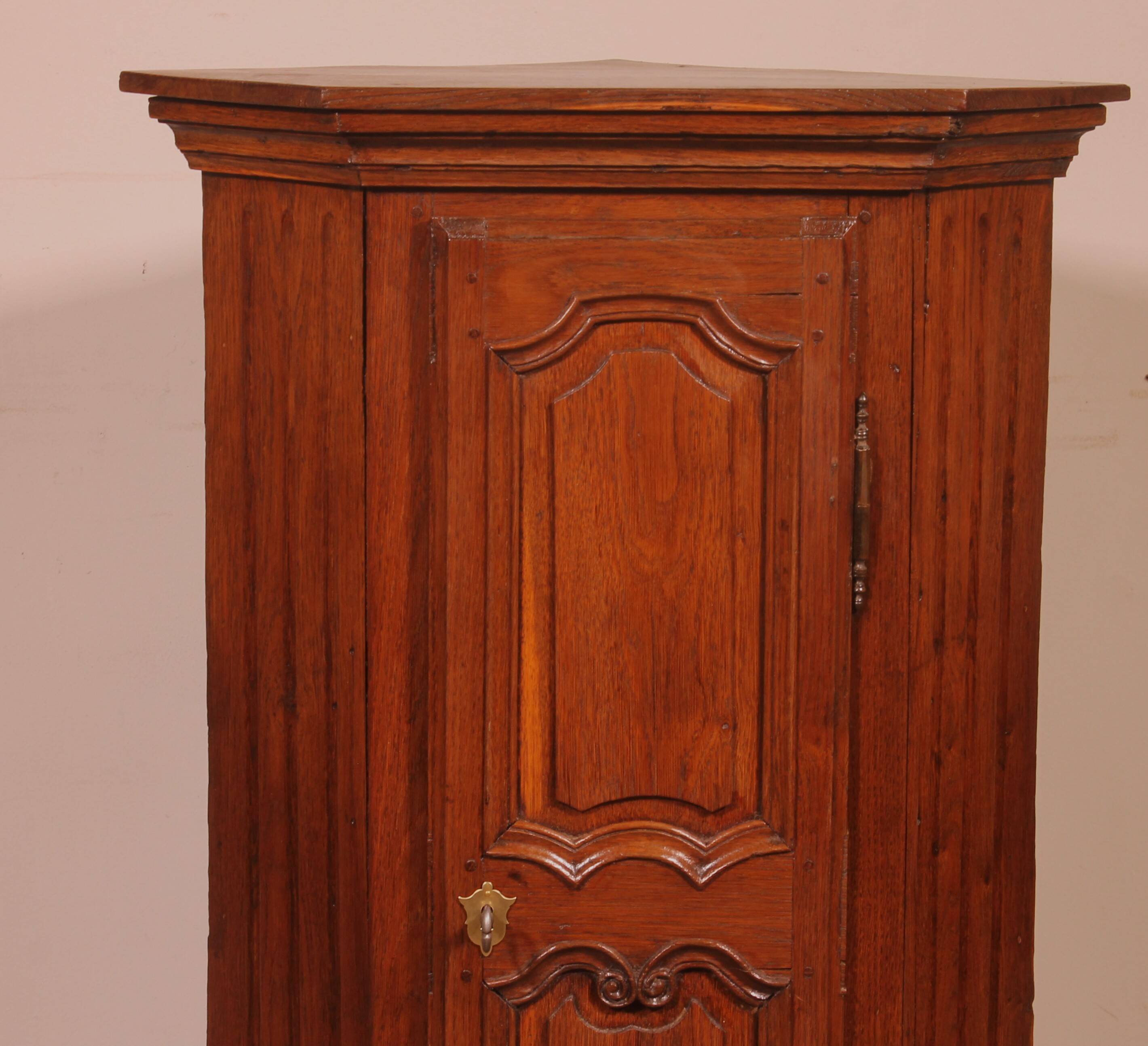 Corner Cabinet in Oak Louis XV - 18th Century