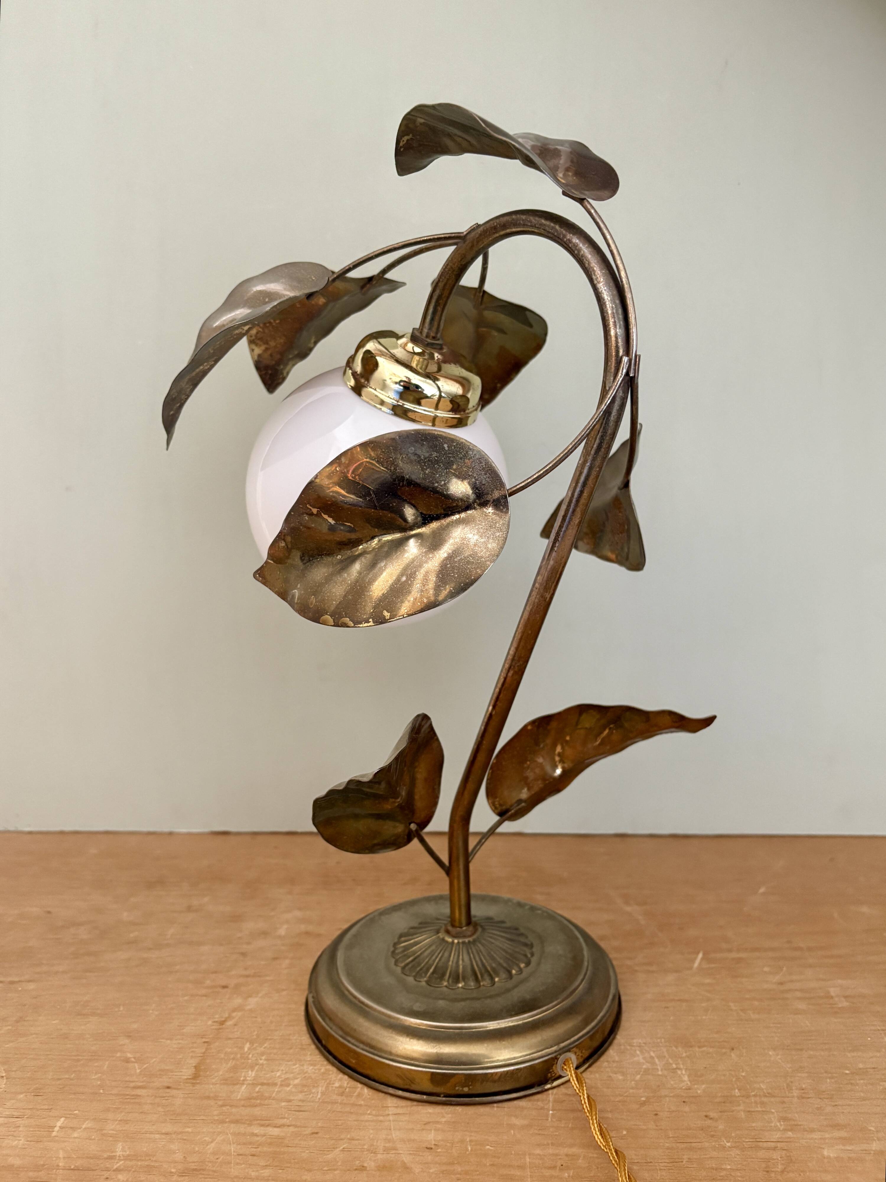 Vintage lamp with leaves in gilded brass and white opaline globe