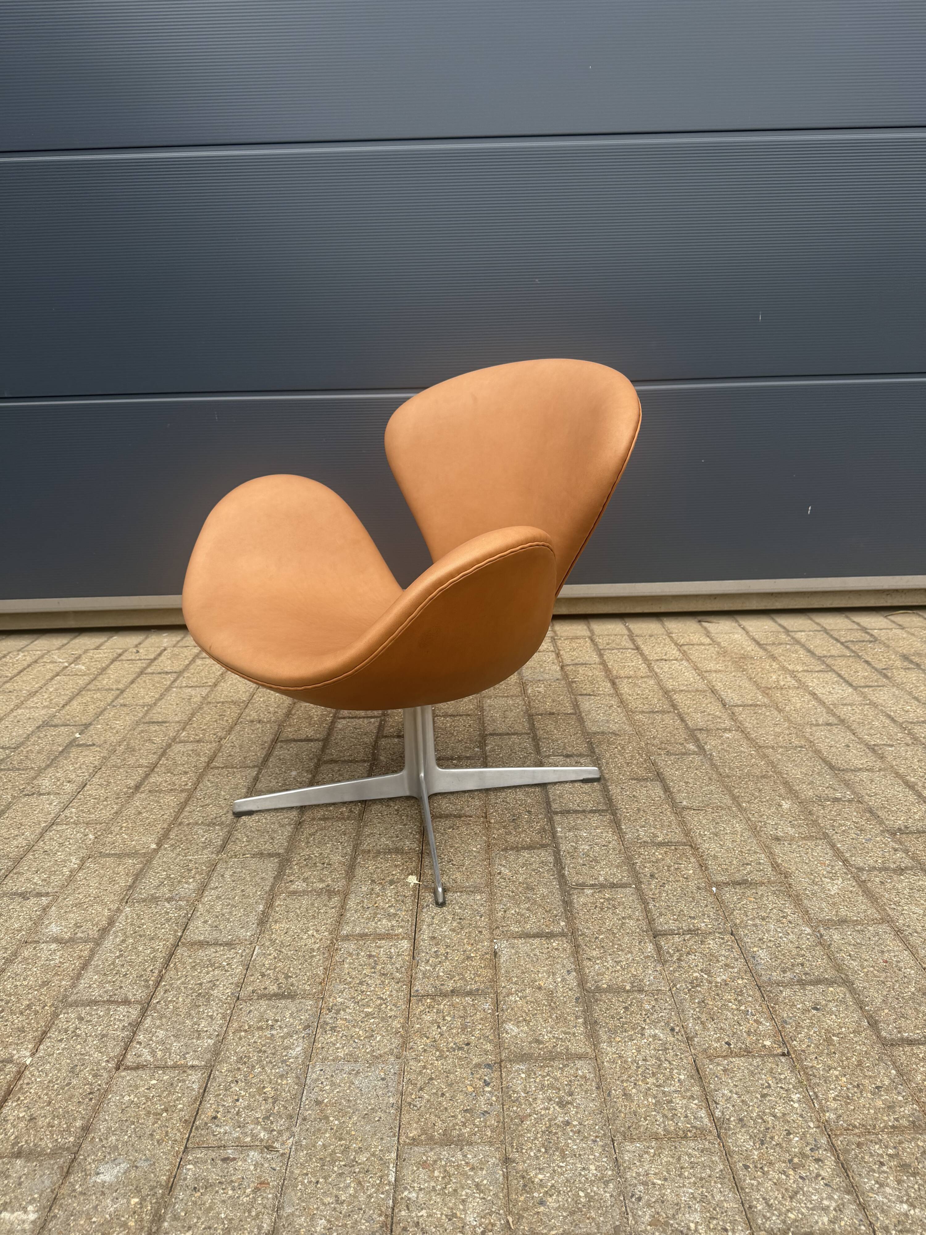 Fritz Hansen Swan Chair 05-‘67 Cognac Camel leather AS NEW