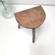 Tabouret tripode bois massif perlé