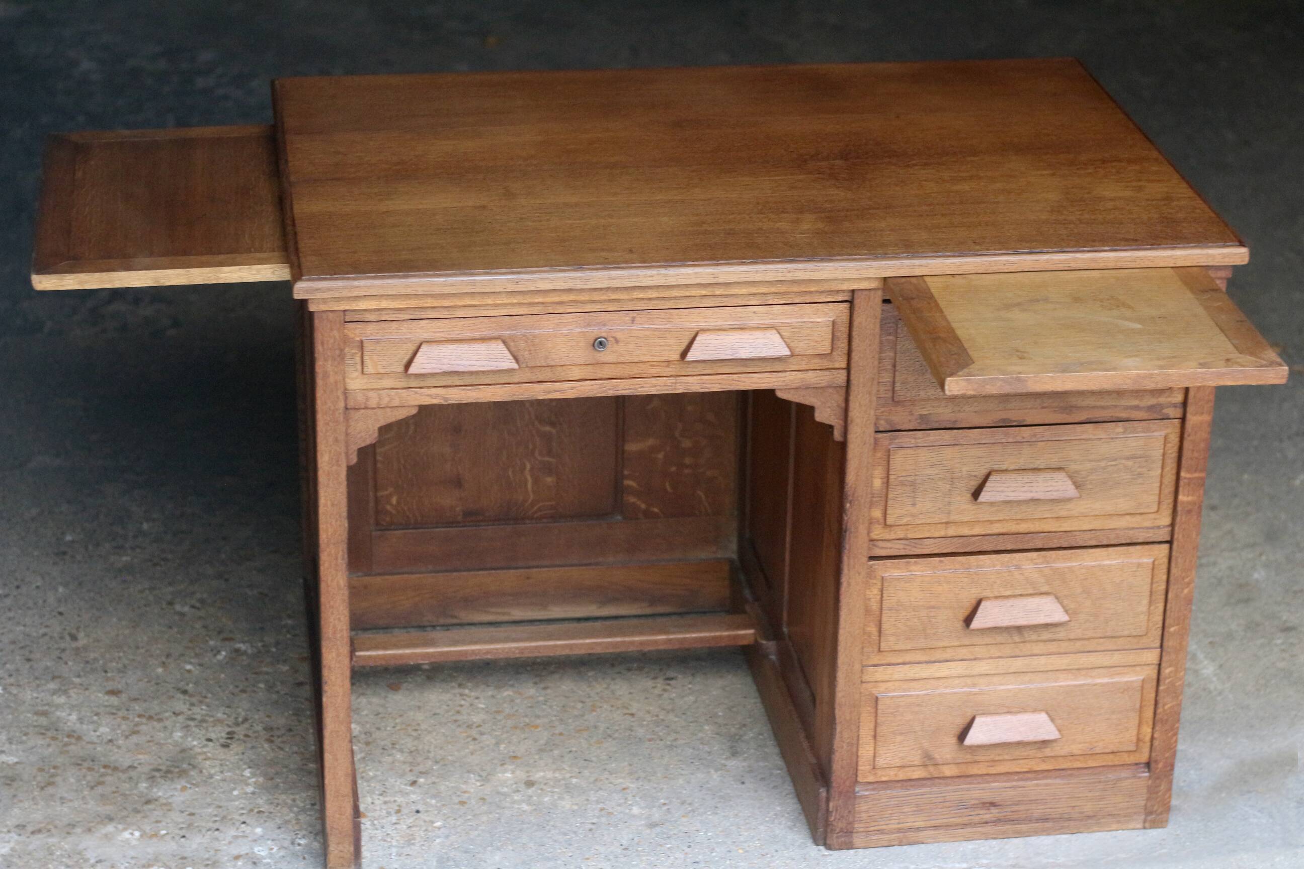 American administration desk of very fine quality (1940s-1950s).
