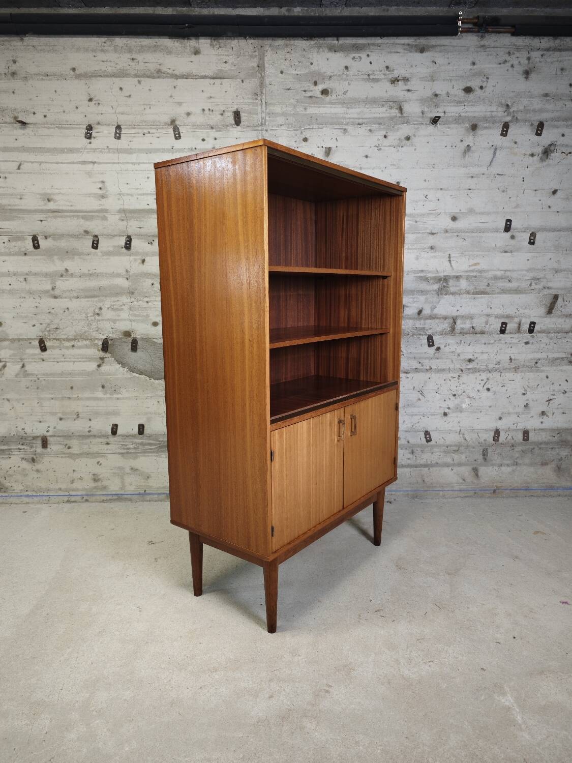 Vintage showcase