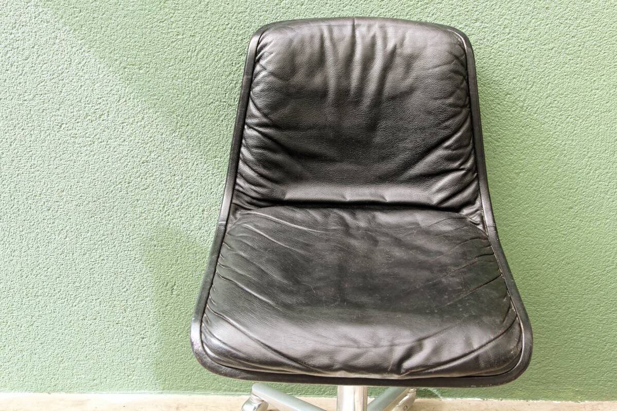Wilkhahn swivel office chair, 1970s, chrome metal and leather