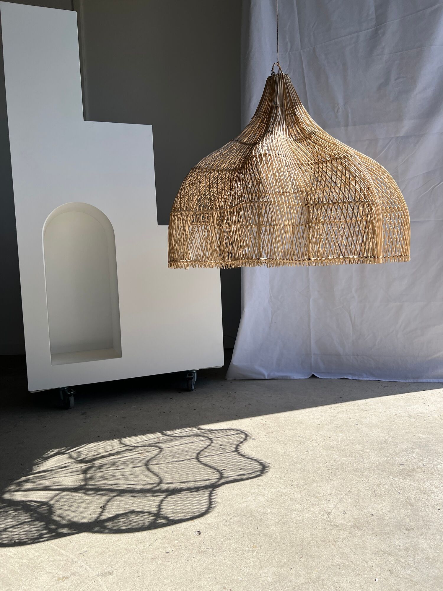 Rattan pendant lamp in the shape of a flower