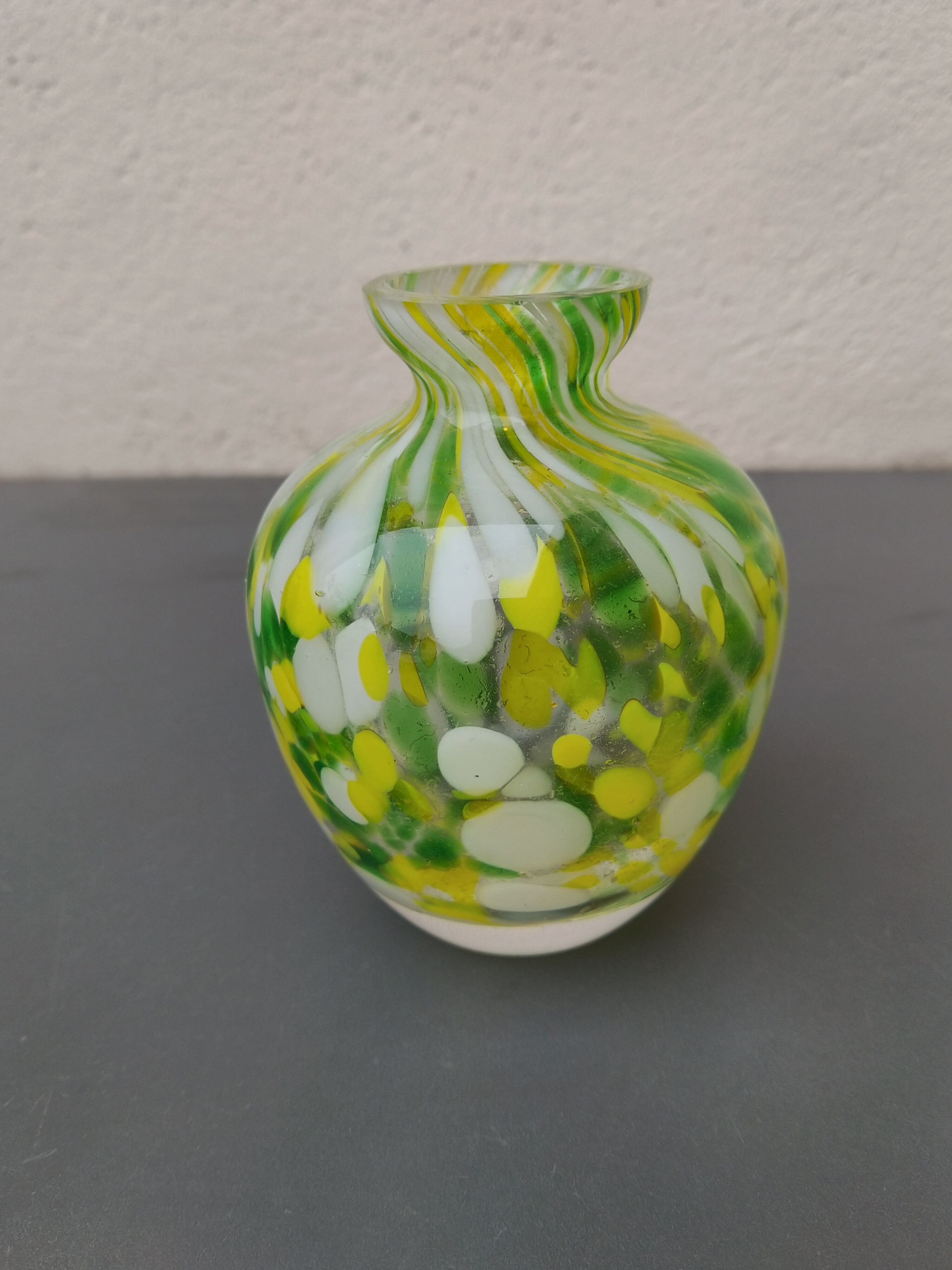 Vase vintage façon Clichy Murano à violettes