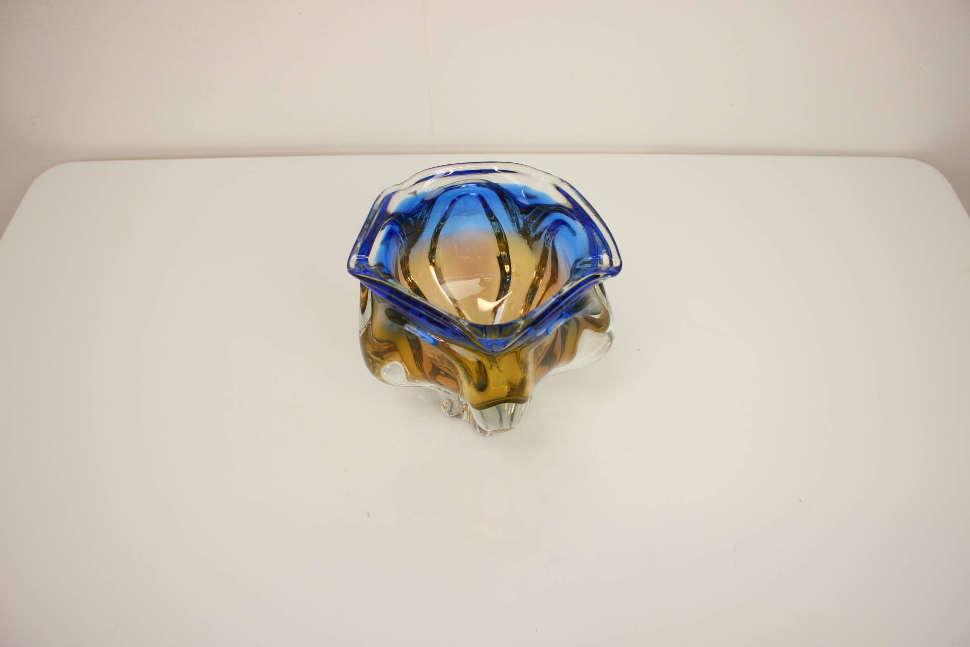 Cendrier vintage en verre d'art conçu par Josef Hospodka dans les années 1960.