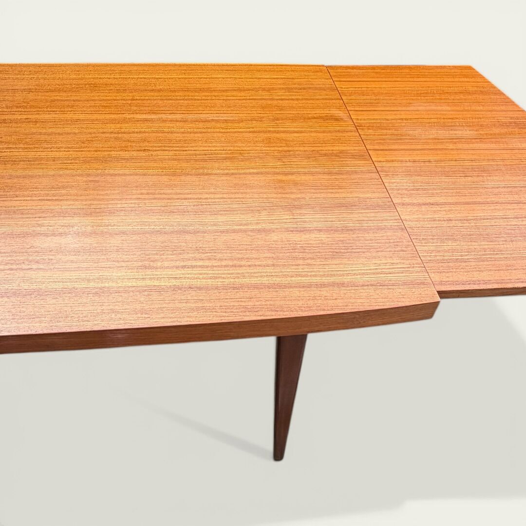 Scandinavian extendable dining table in Teak 1960