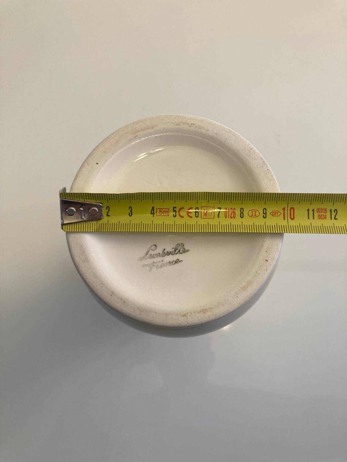 Lunéville earthenware vase from the "Blue Anemone" collection.