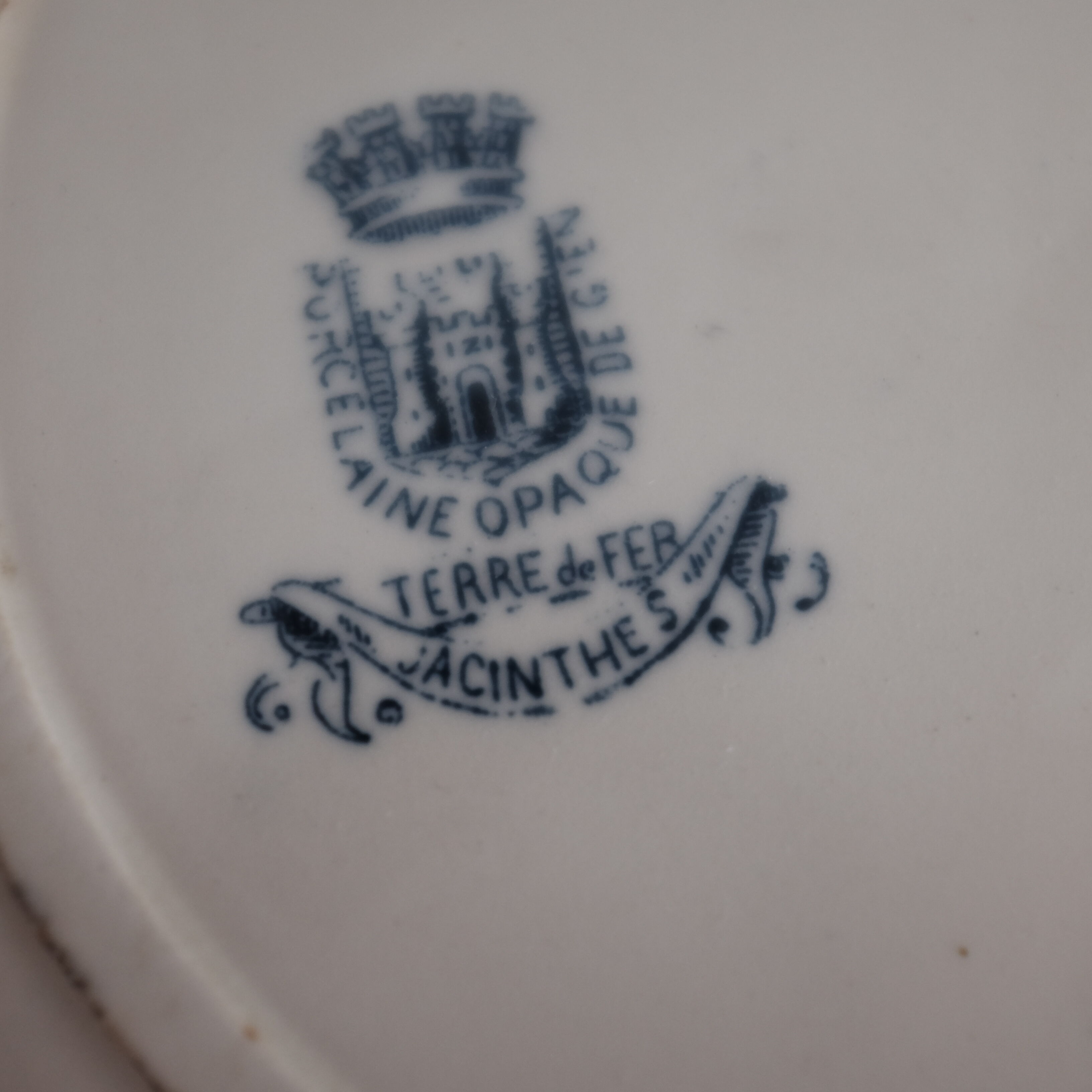 Gien iron earth plate