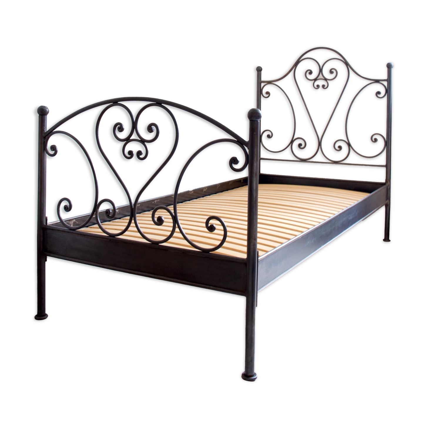 rot iron cot