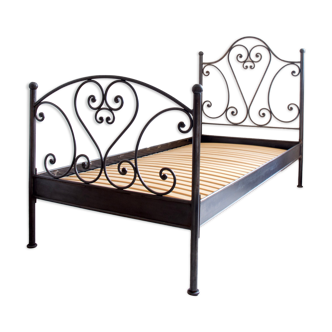 Wrought iron bed