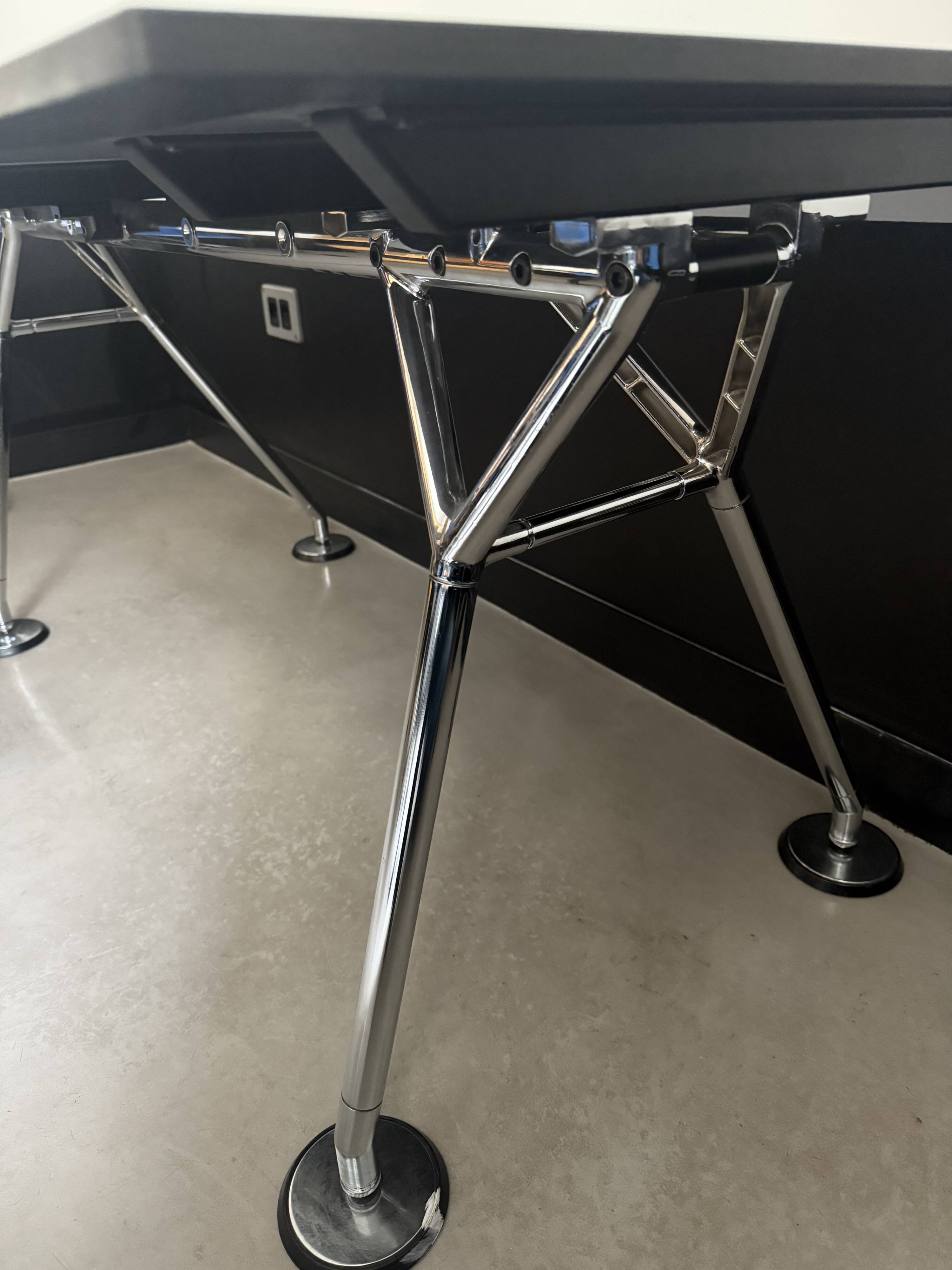 NOMOS Office - Norman Foster Tecno