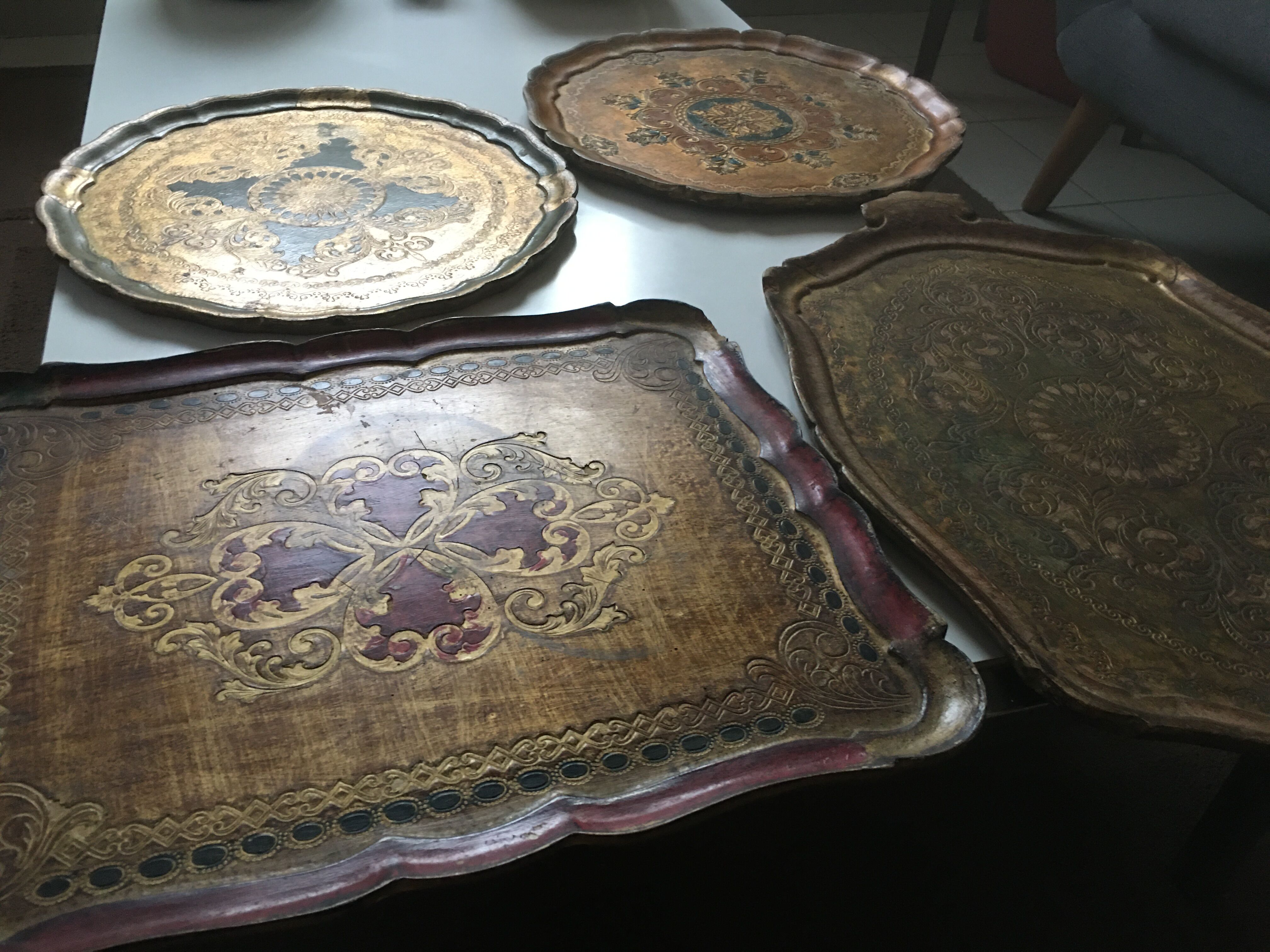 Lot de 4 plateaux florentins