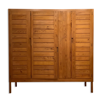 "Weekend" wardrobe in pine of the Landes by Pierre Gautier Delaye for Vergnères, France 1956