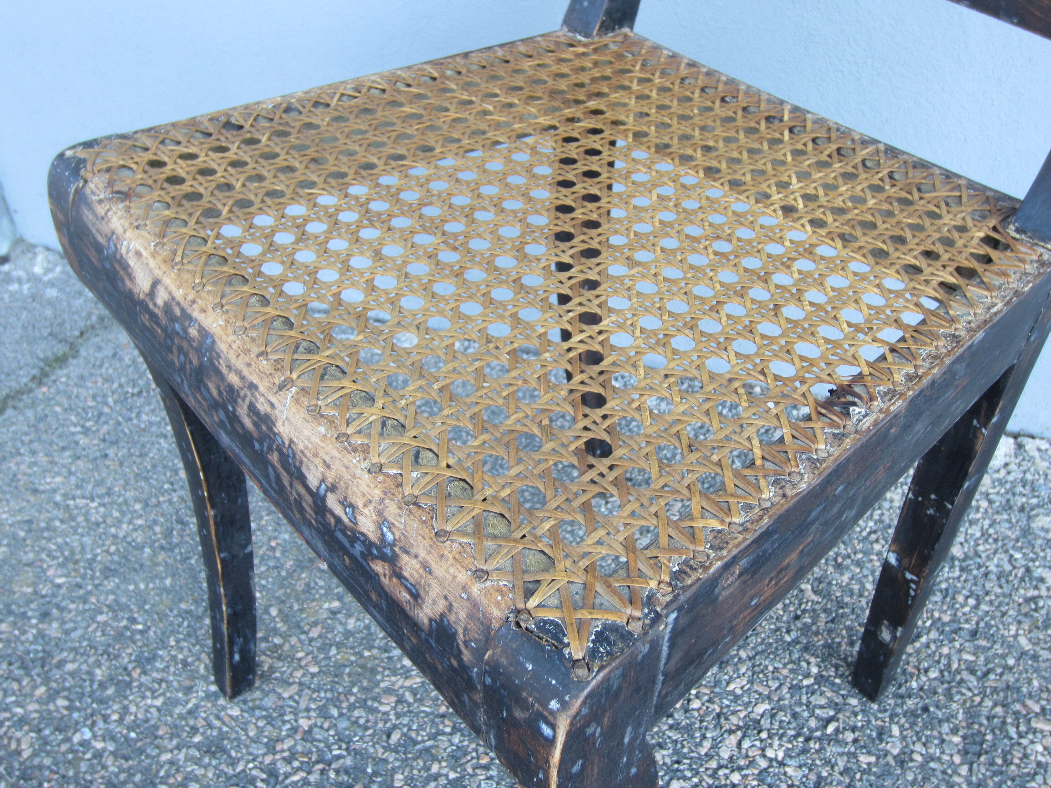 Scandinavian cannée chair
