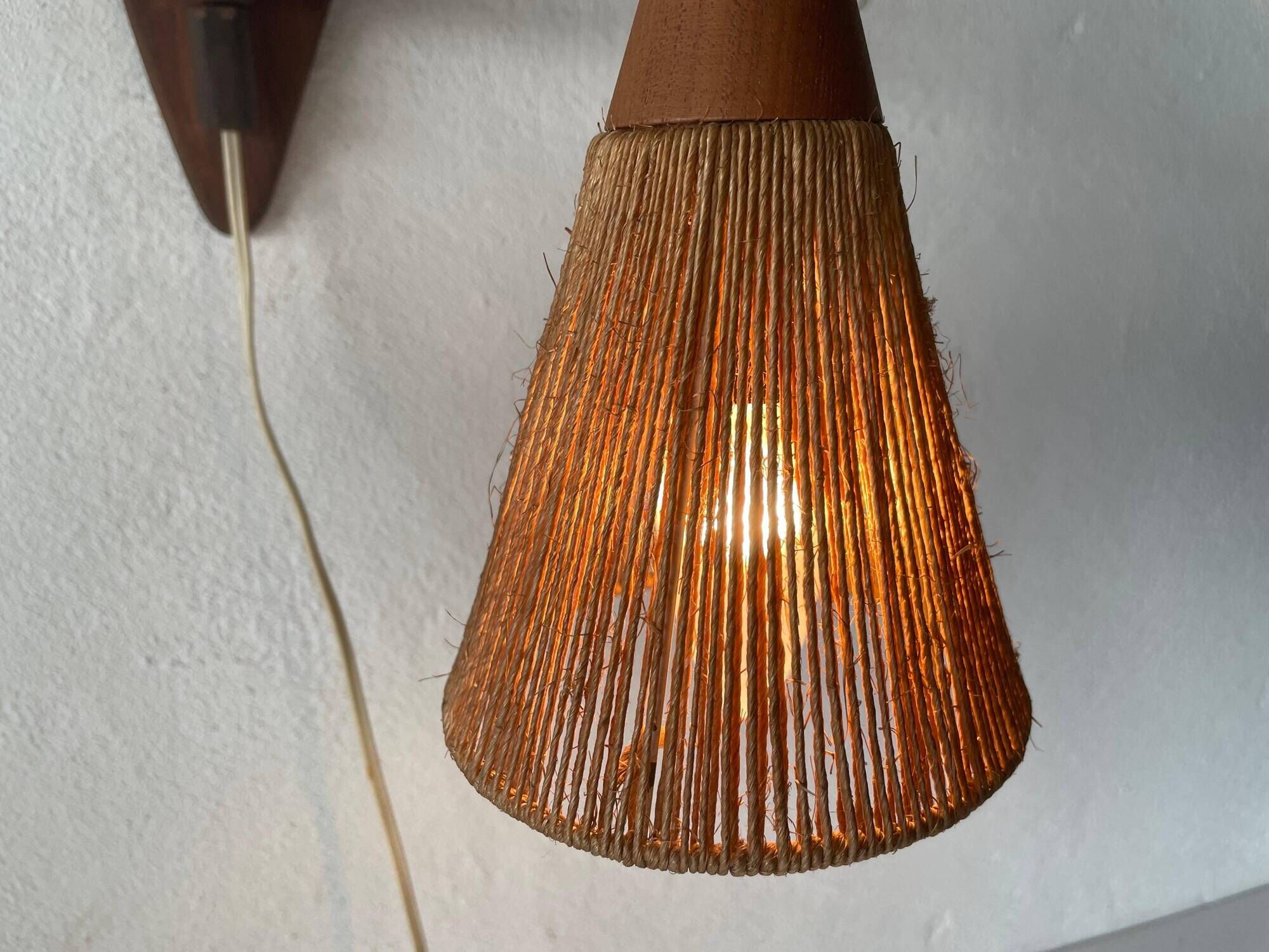 Teak wall lamp with natural ropes by Ib Fabiansen for Fog & Mørup, 1960s, Denmark.