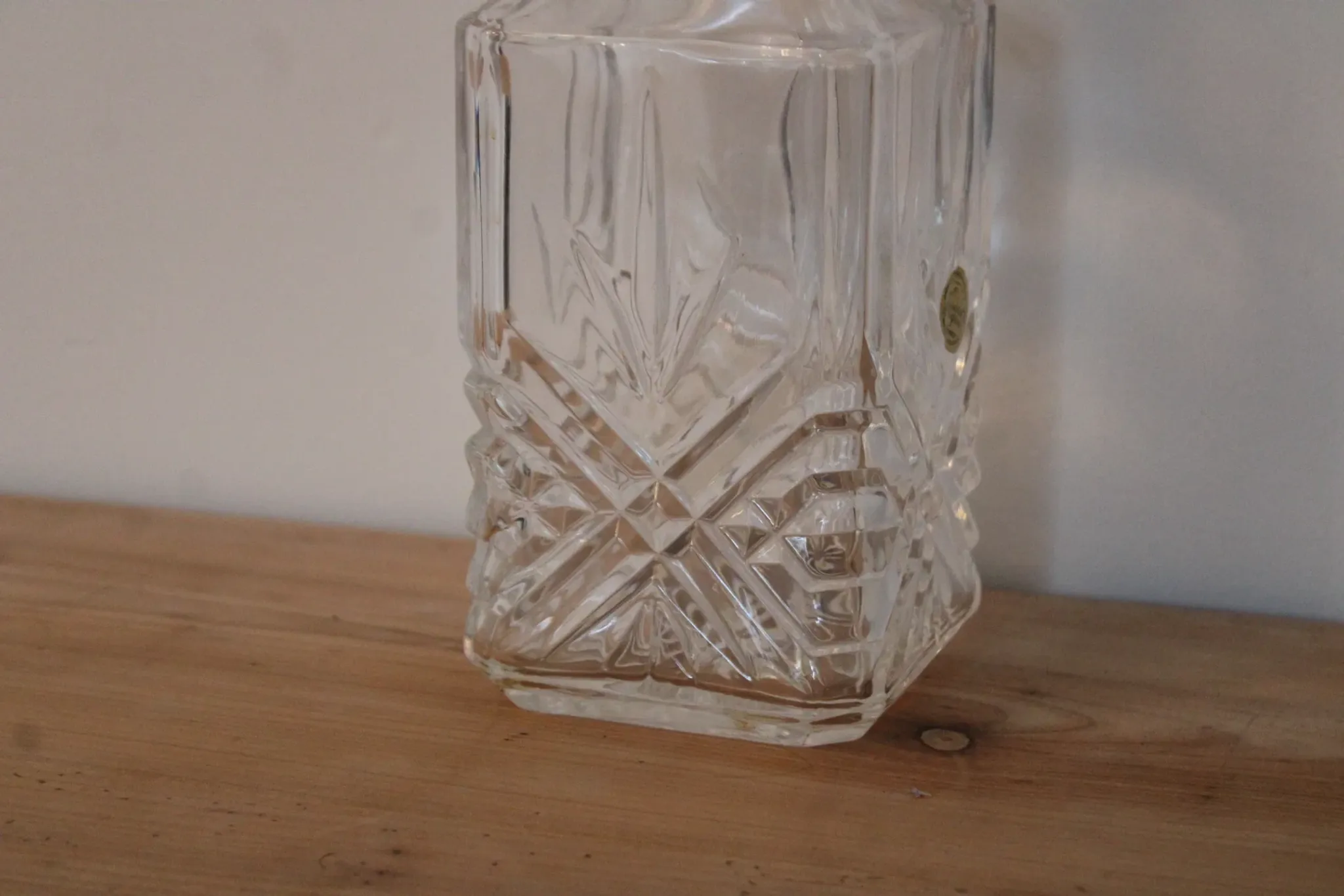 Vintage whisky carafe by Cristal d’Arques with geometric design and stopper – H 26 cm