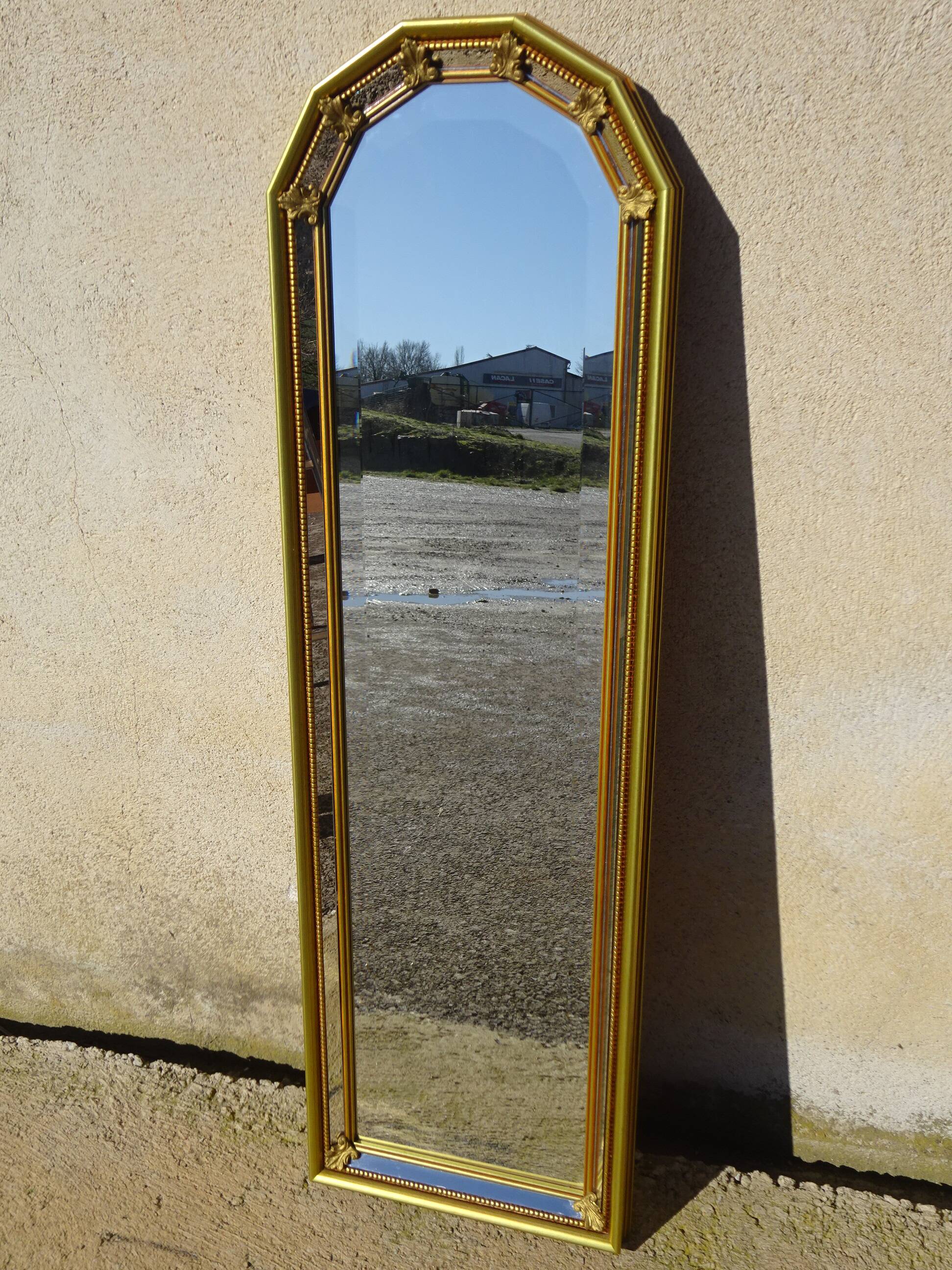 Hallway mirror, gilded frame, curtains and fleur-de-lis
