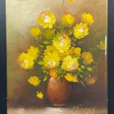 Vase au bouquet de fleurs jaunes, signature à identifier, huile sur toile