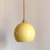 Suspension en verre opalin jaune pâle