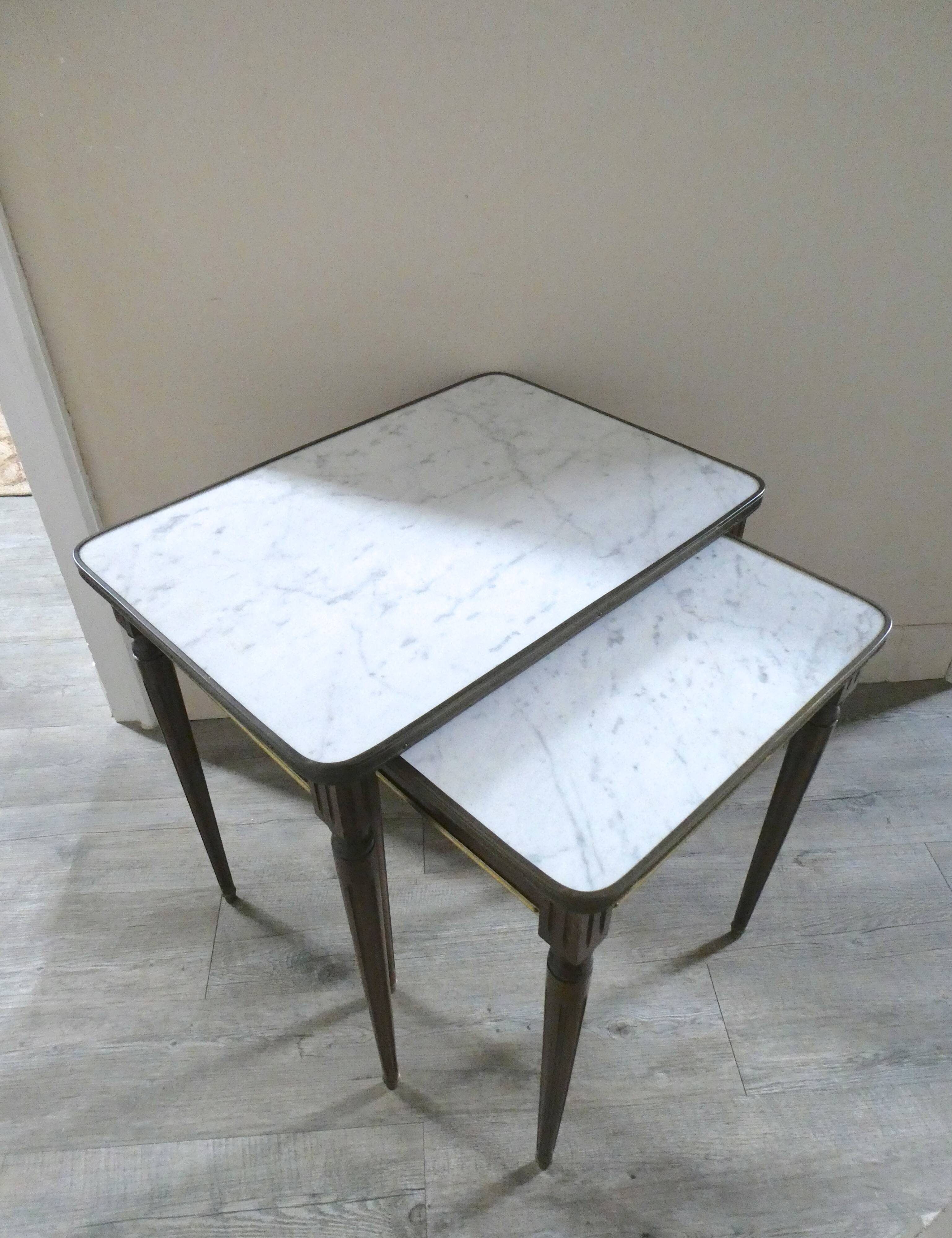 Nesting tables in dark wood and white marble