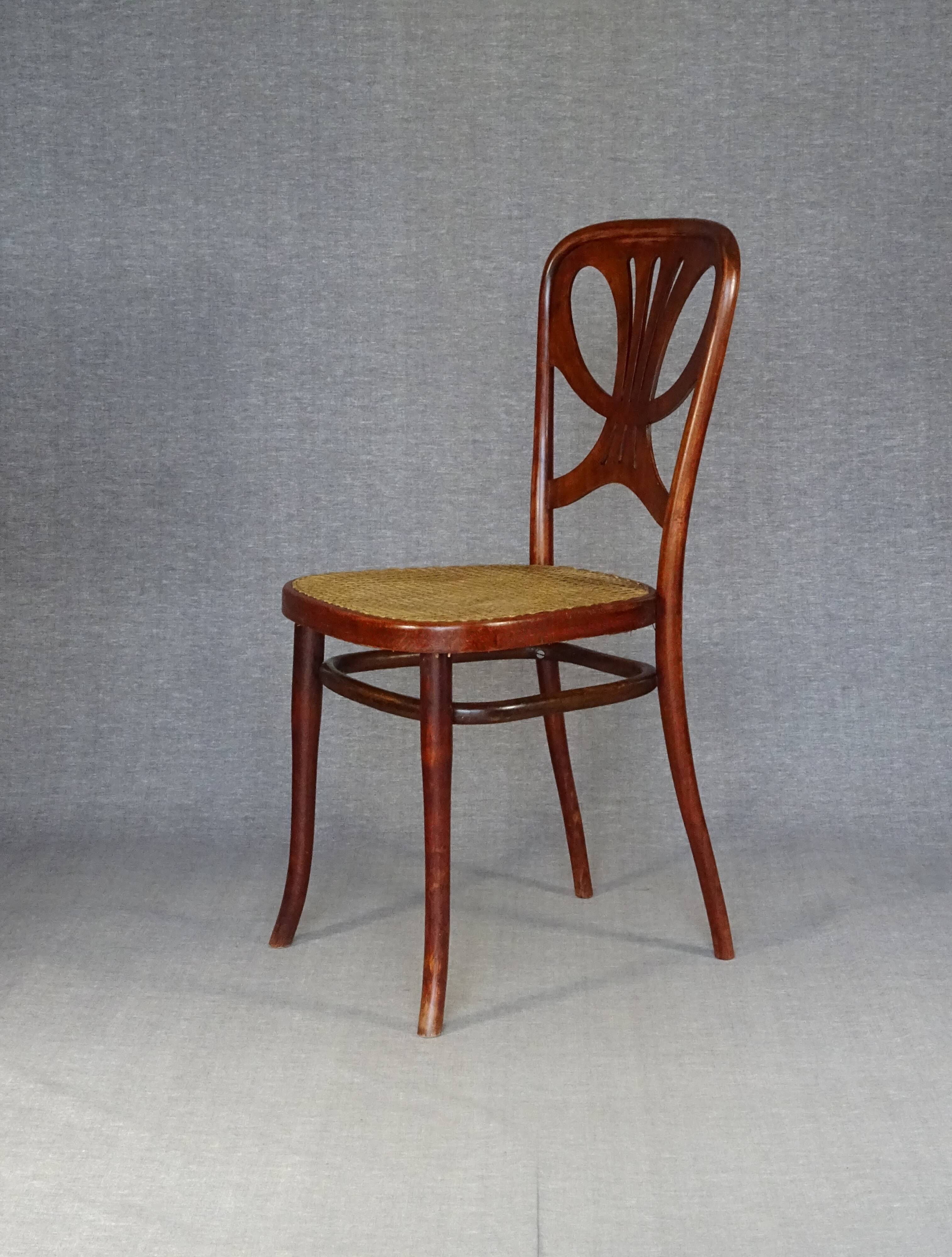3 chaises Thonet N° 642 de 1910 "rare modéle papillon"