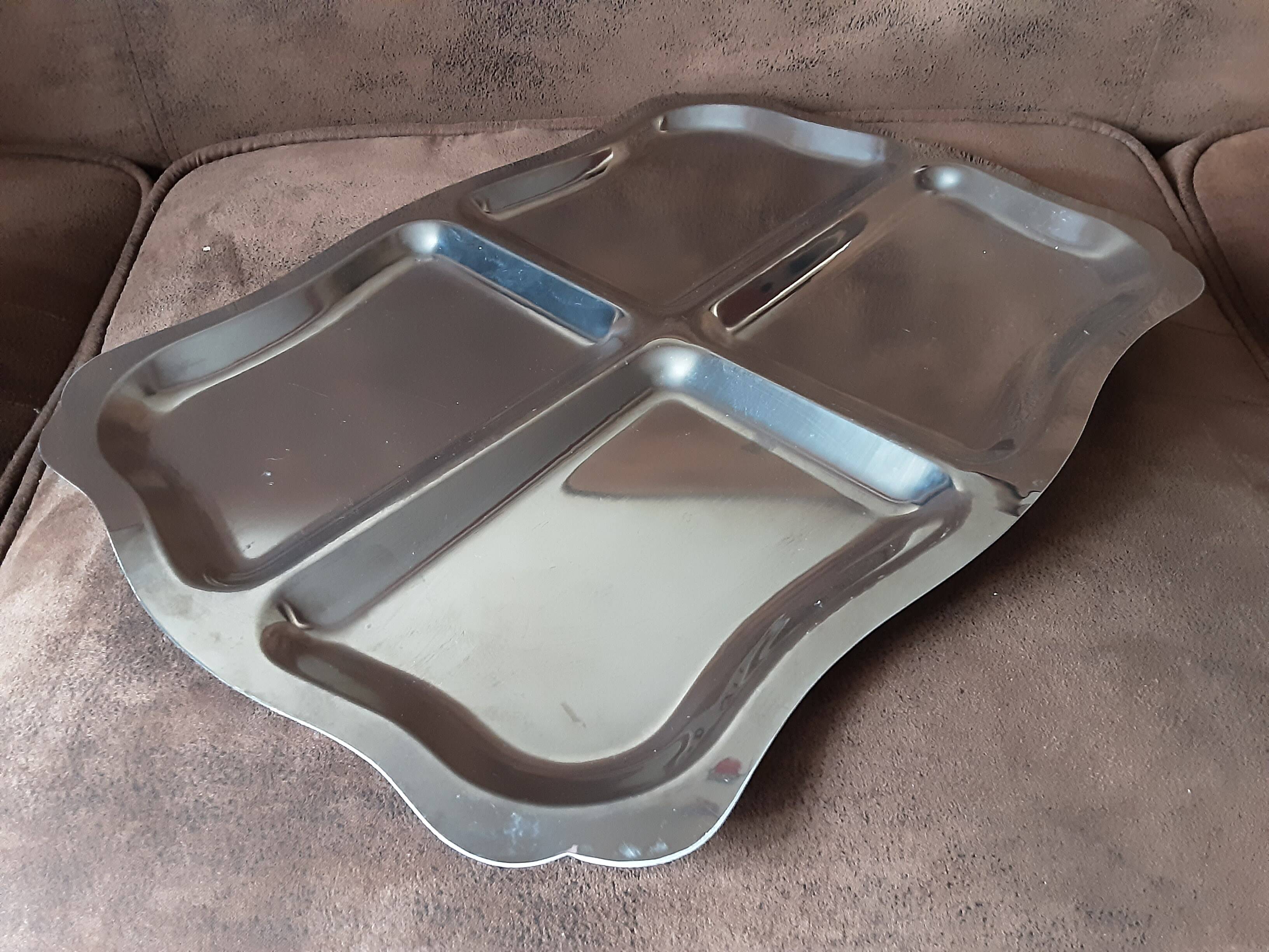 Metal compartments plateau